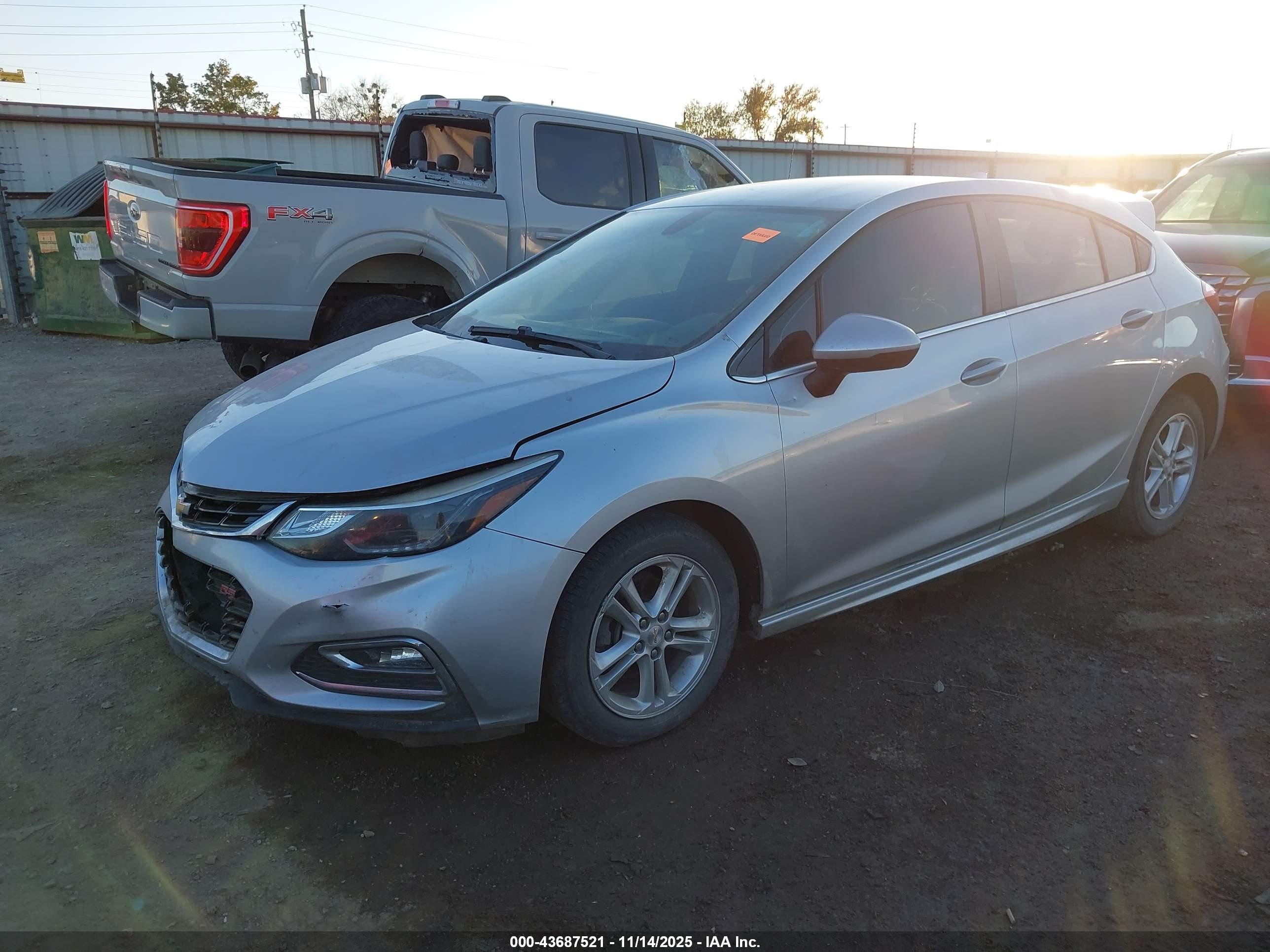 CHEVROLET CRUZE image 2