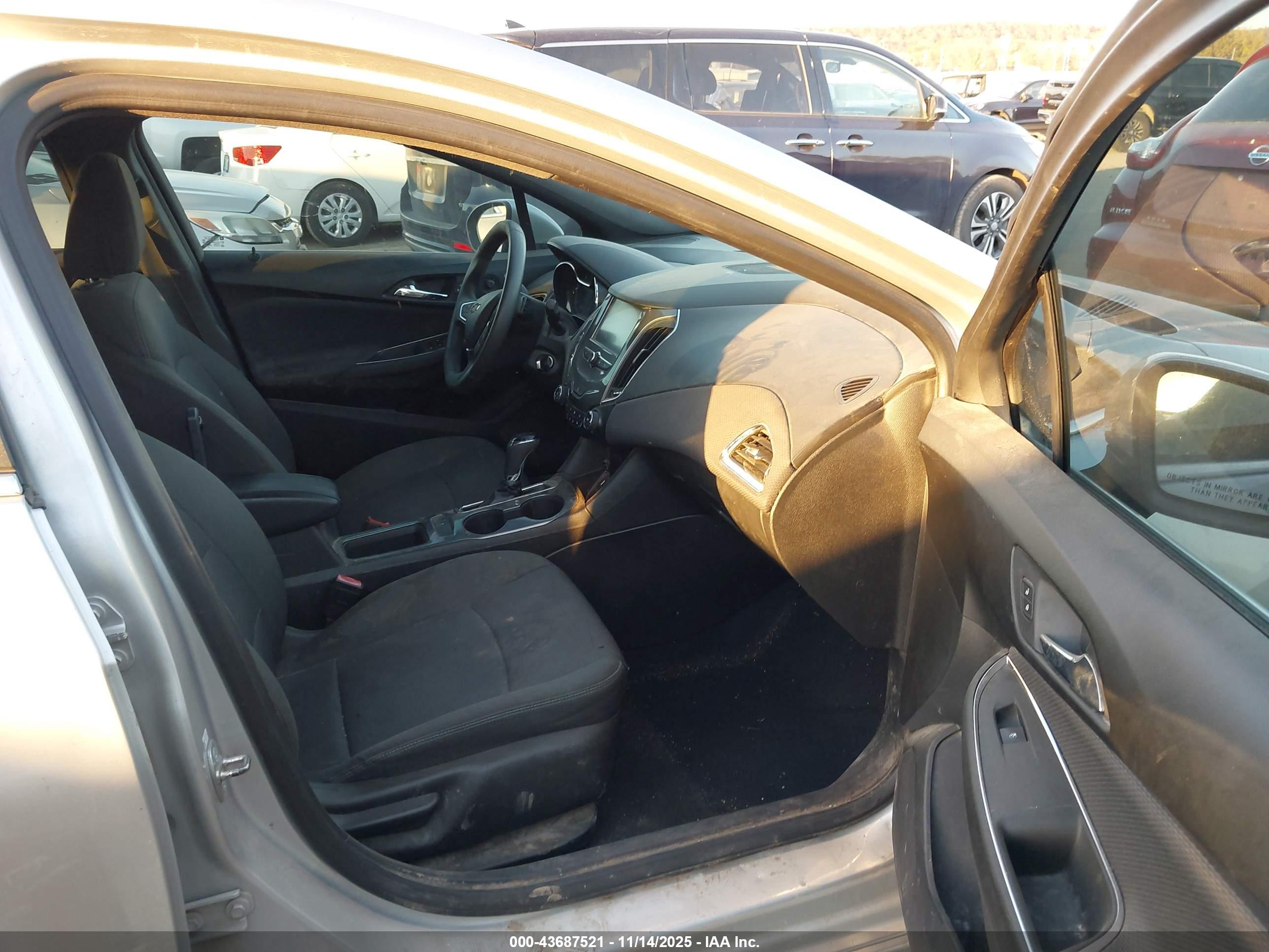 CHEVROLET CRUZE image 5