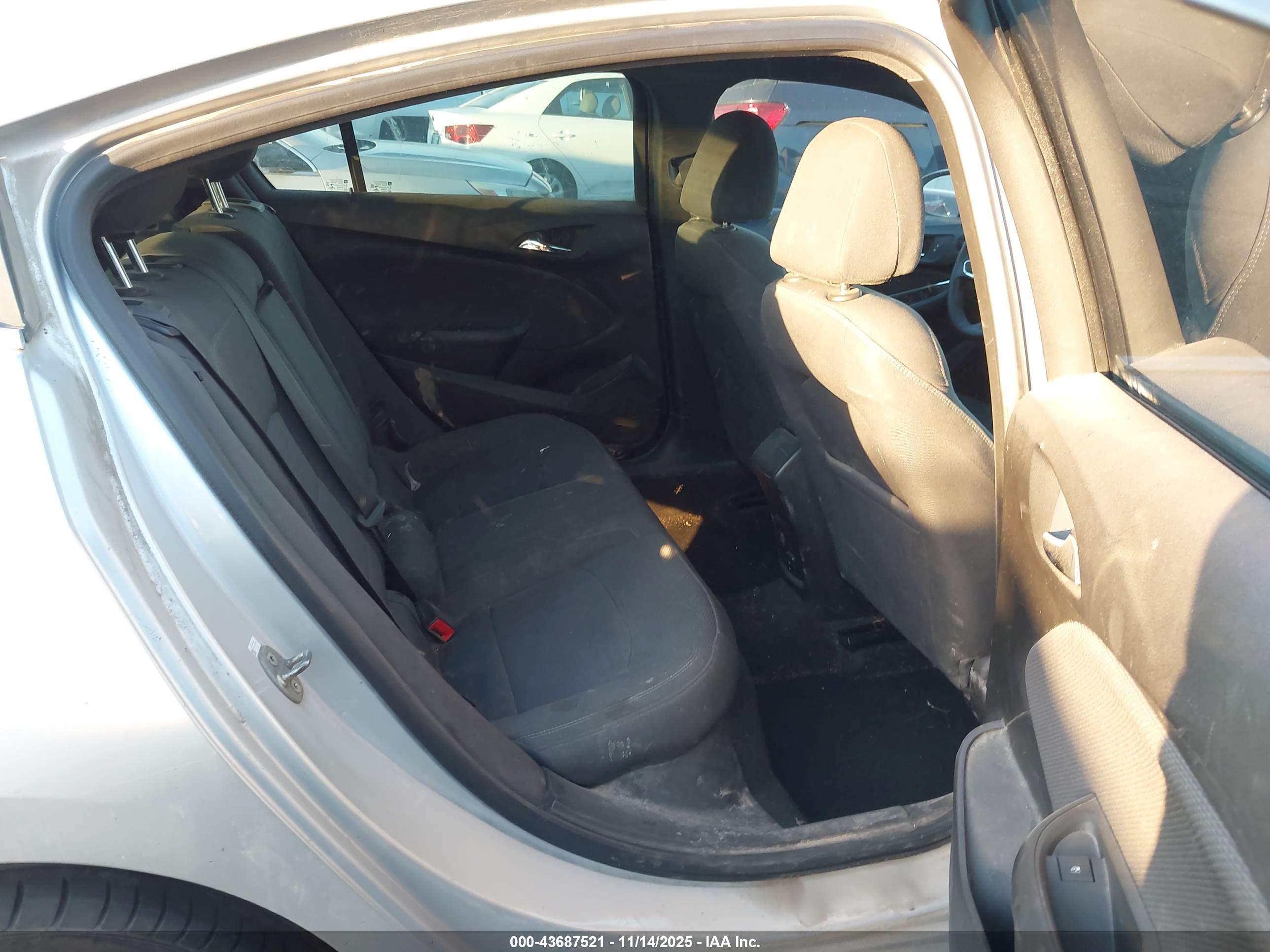 CHEVROLET CRUZE image 8