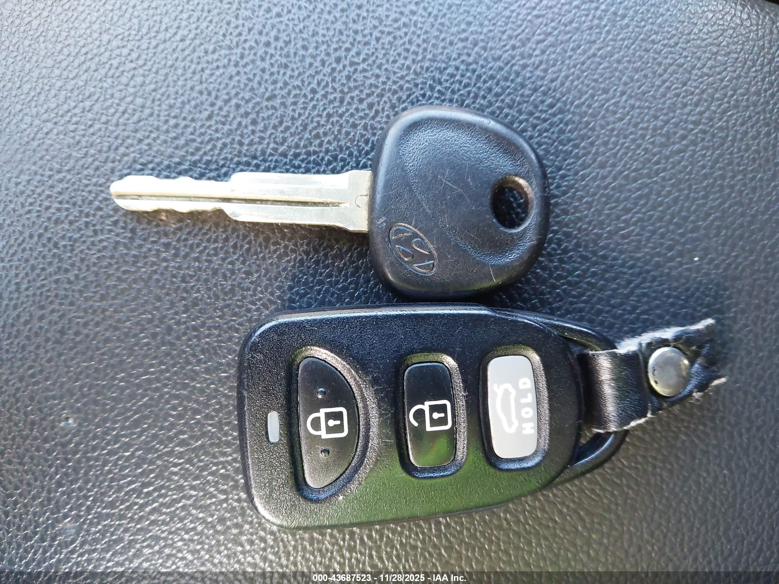 HYUNDAI ELANTRA image 11