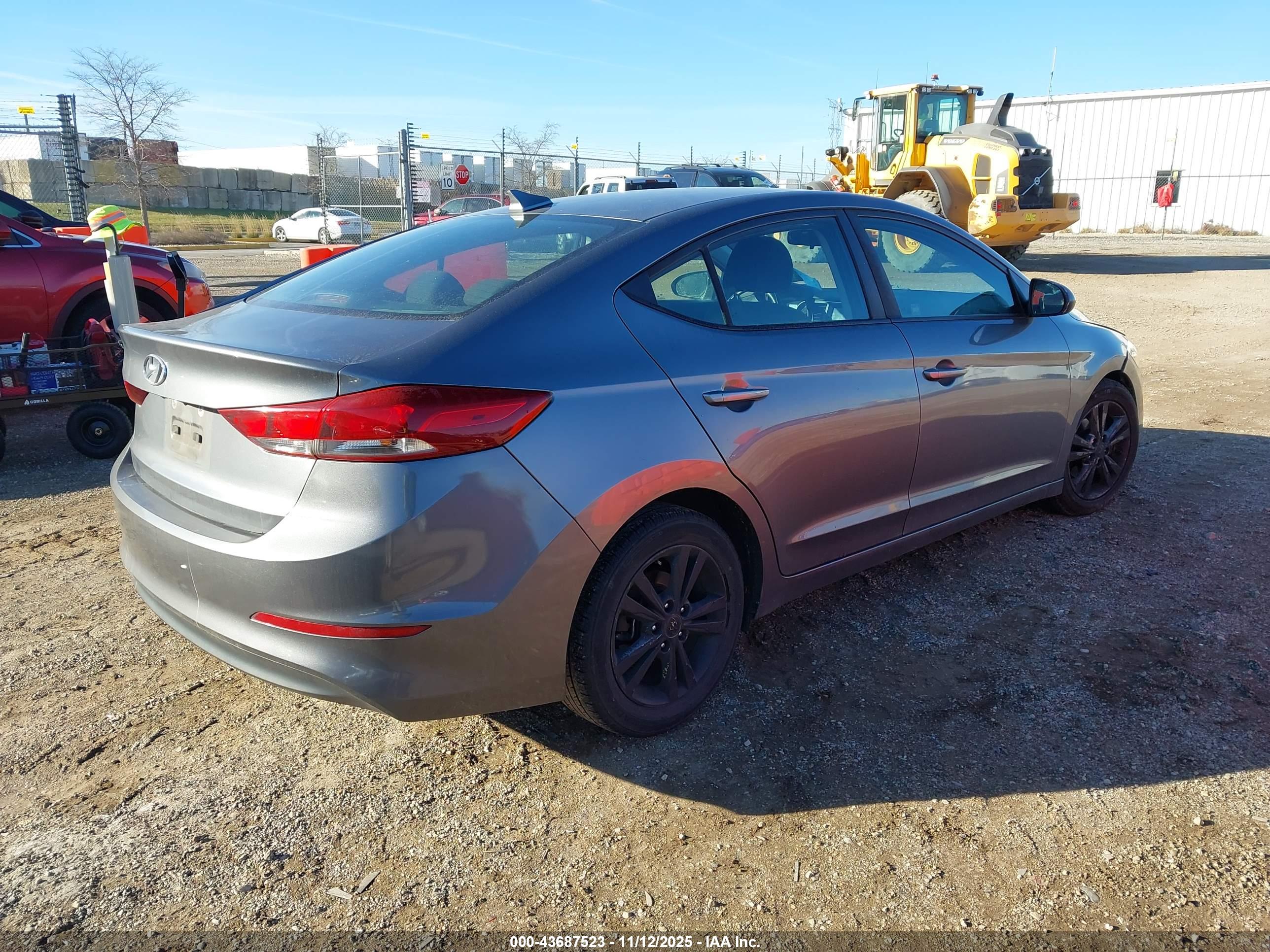 HYUNDAI ELANTRA image 4