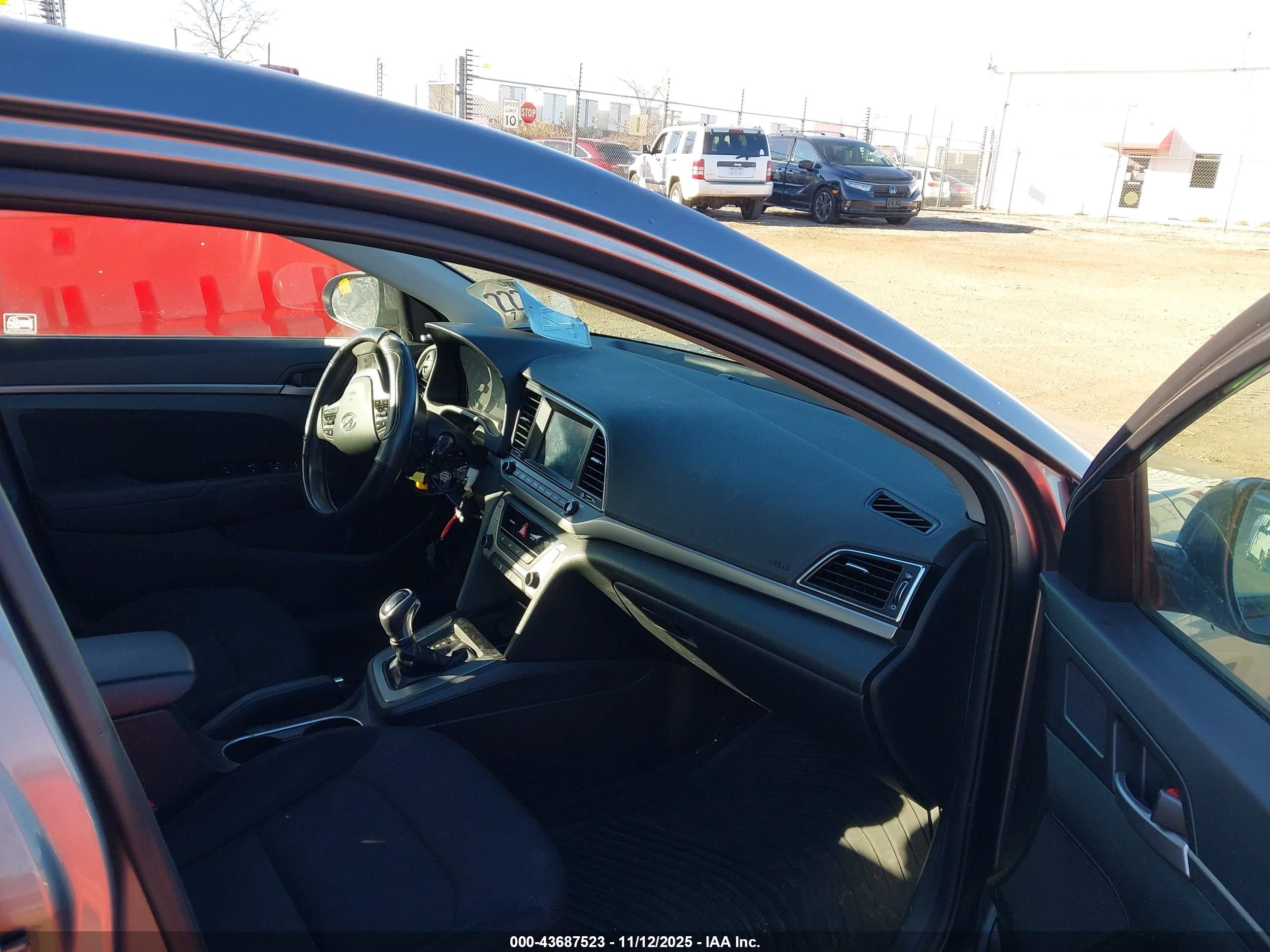 HYUNDAI ELANTRA image 5