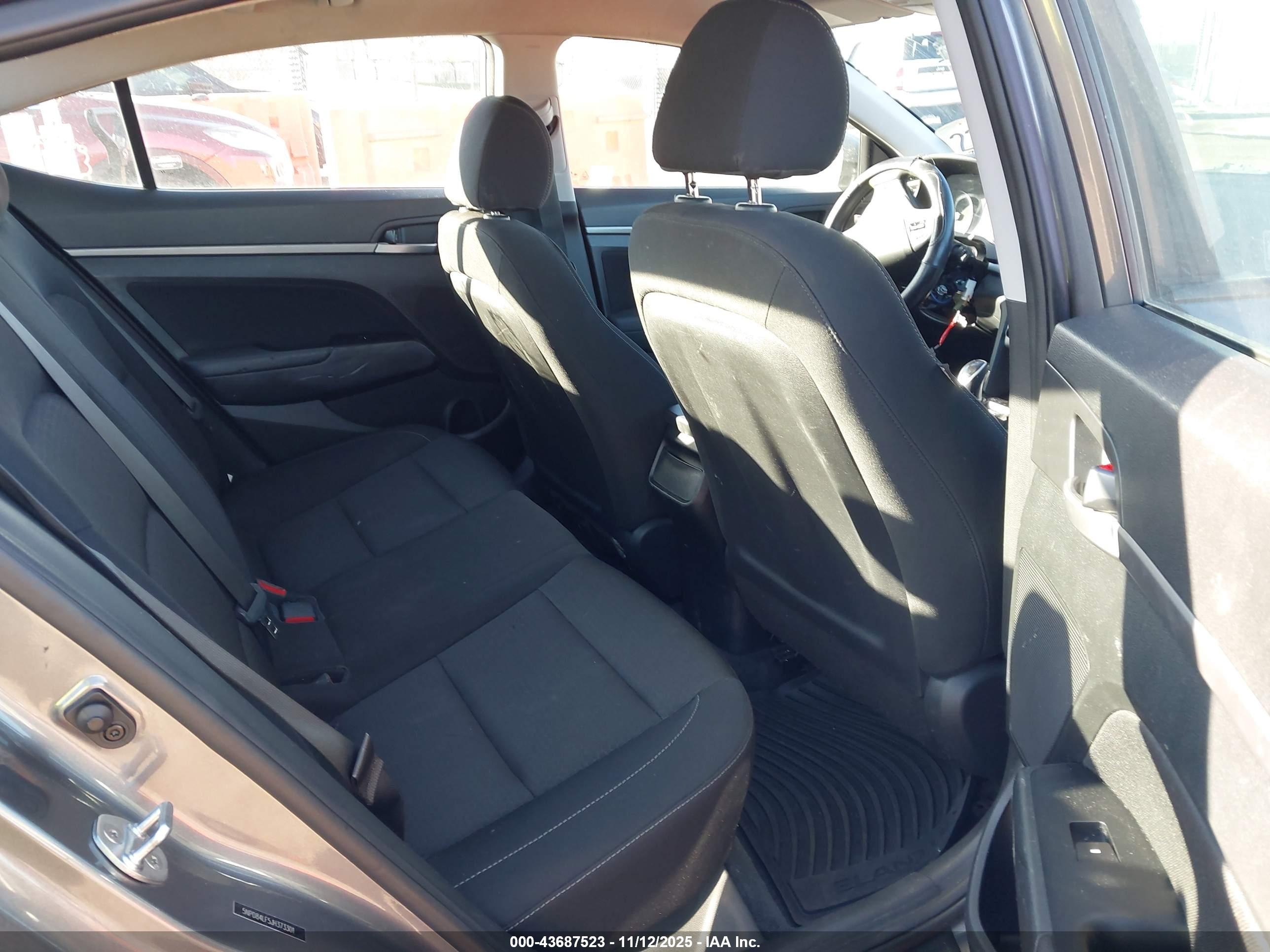 HYUNDAI ELANTRA image 8