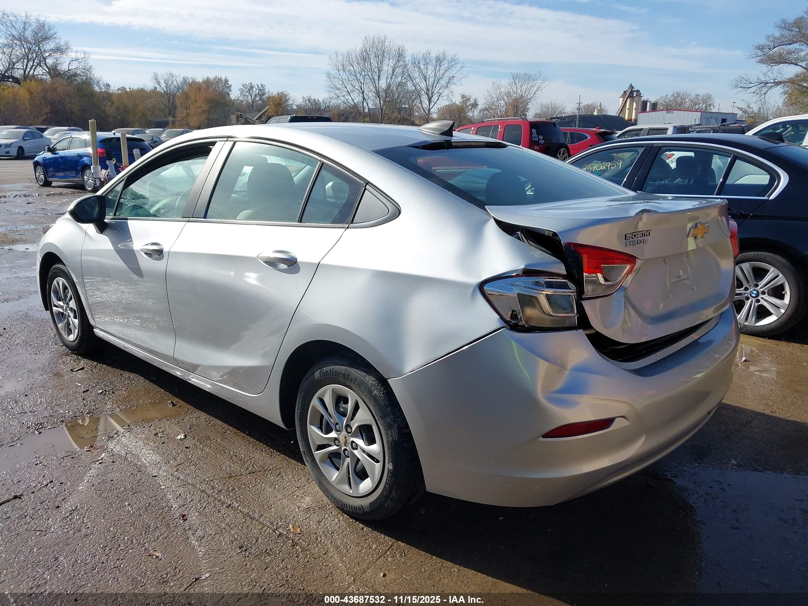 CHEVROLET CRUZE image 3