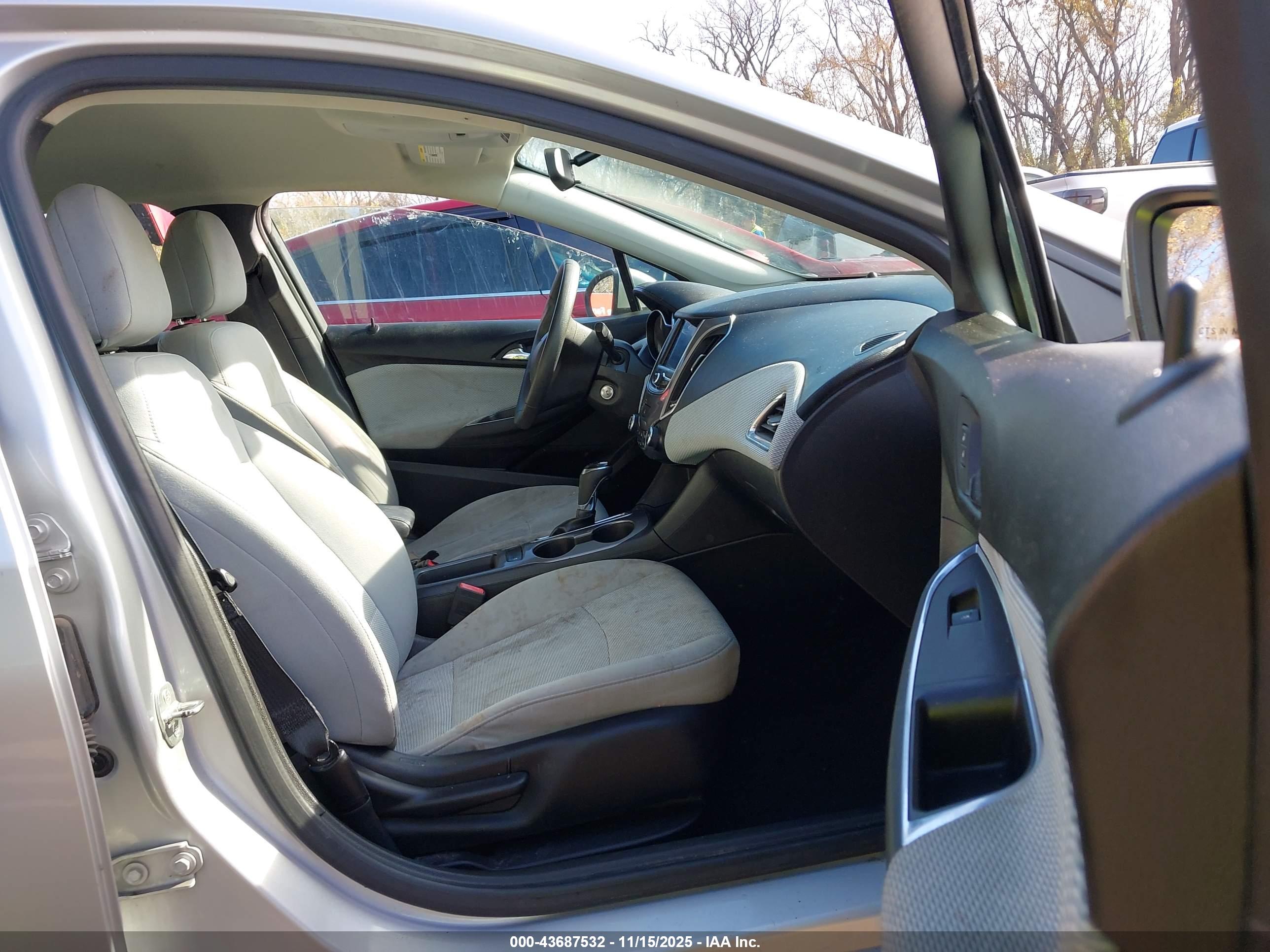 CHEVROLET CRUZE image 5