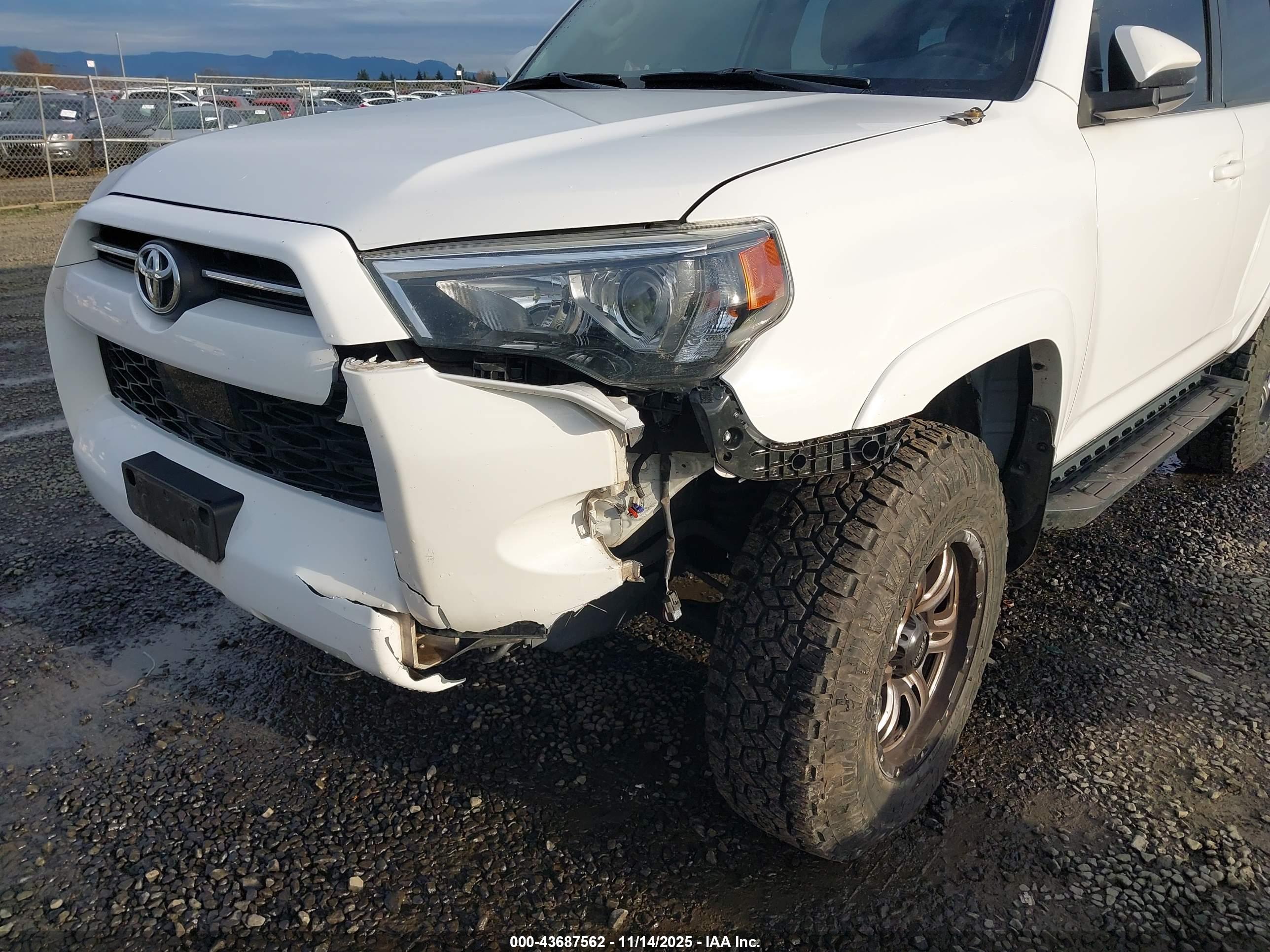 TOYOTA 4RUNNER image 6