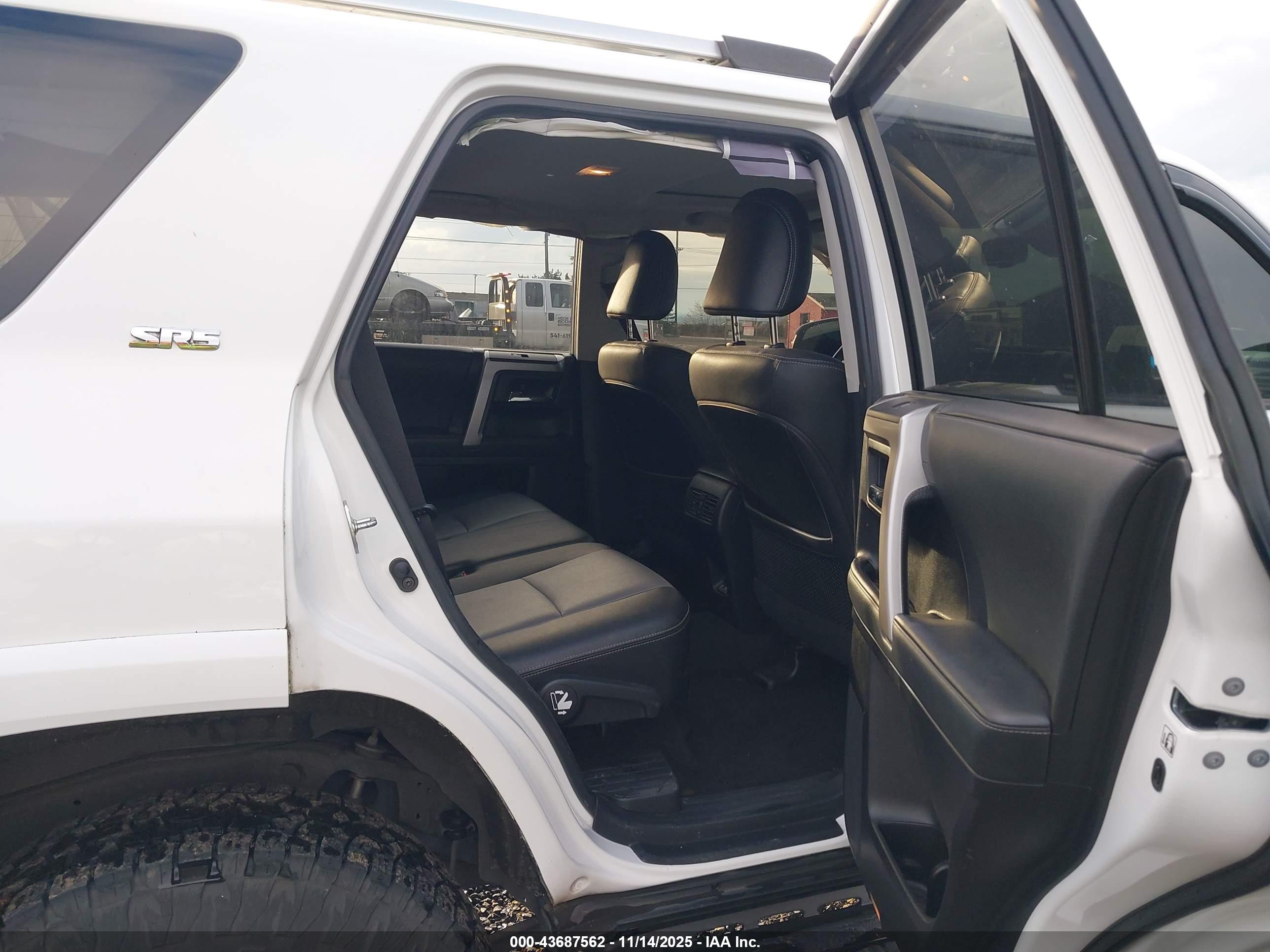 TOYOTA 4RUNNER image 8