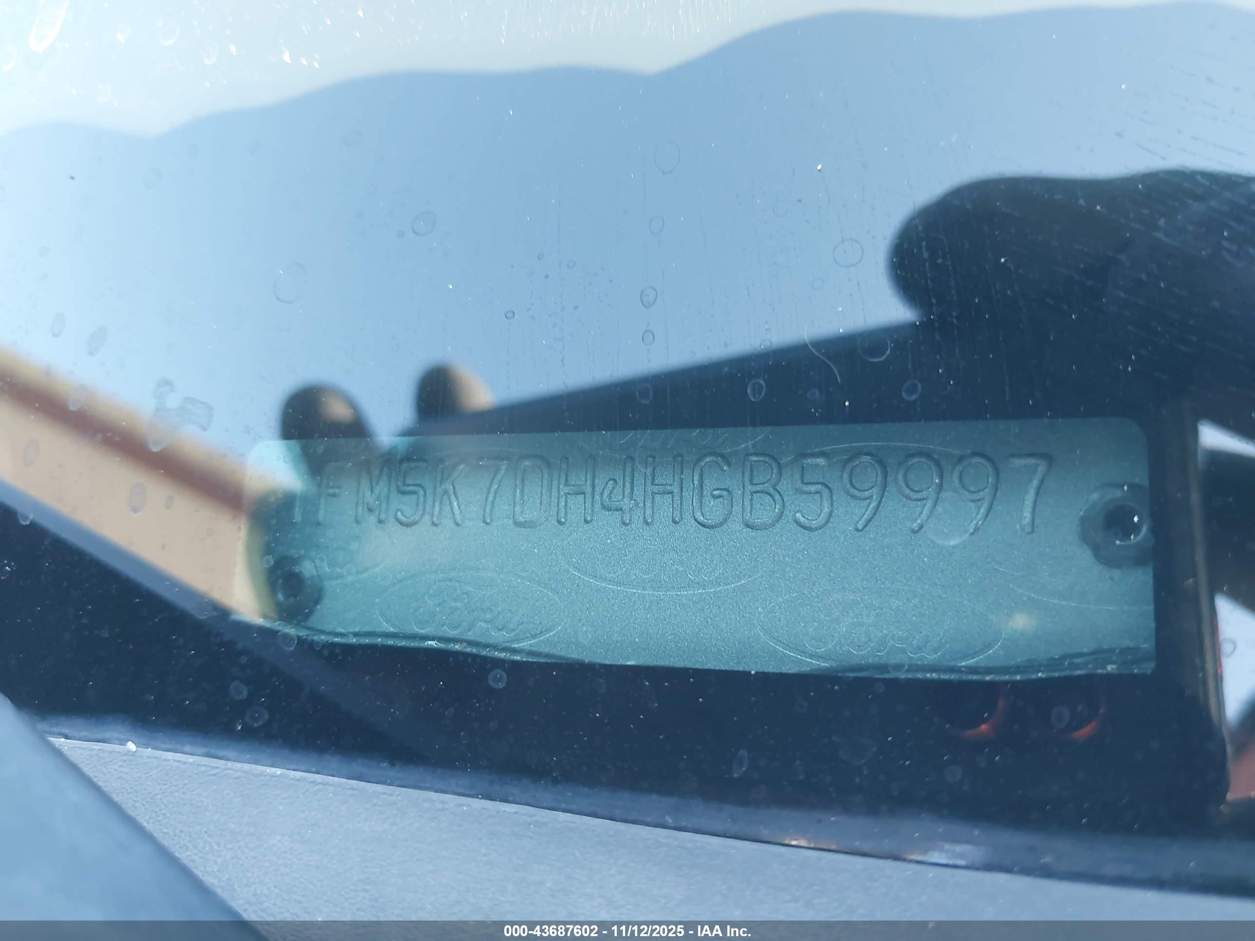FORD EXPLORER image 9