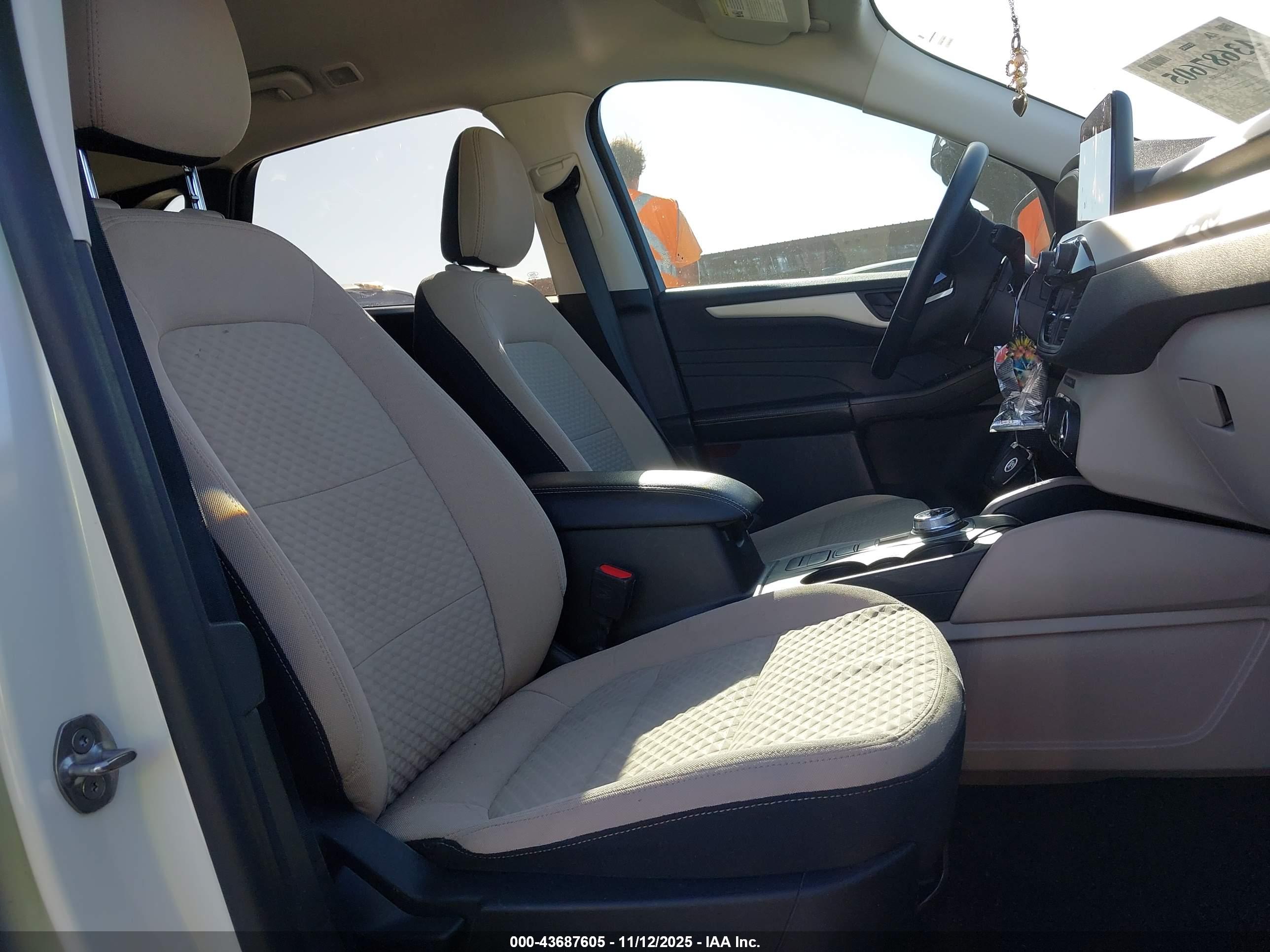 FORD ESCAPE image 5