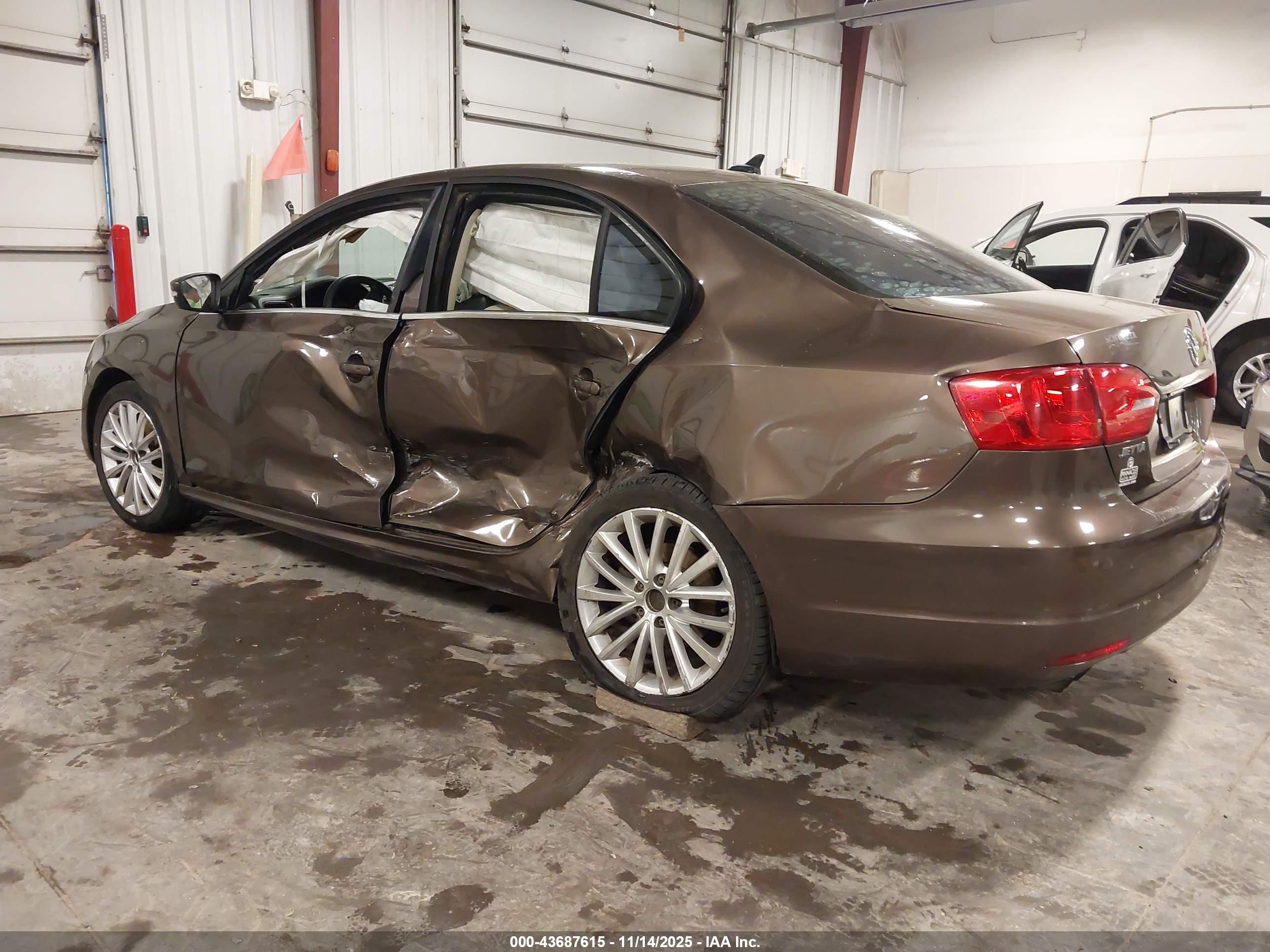 VOLKSWAGEN JETTA image 3