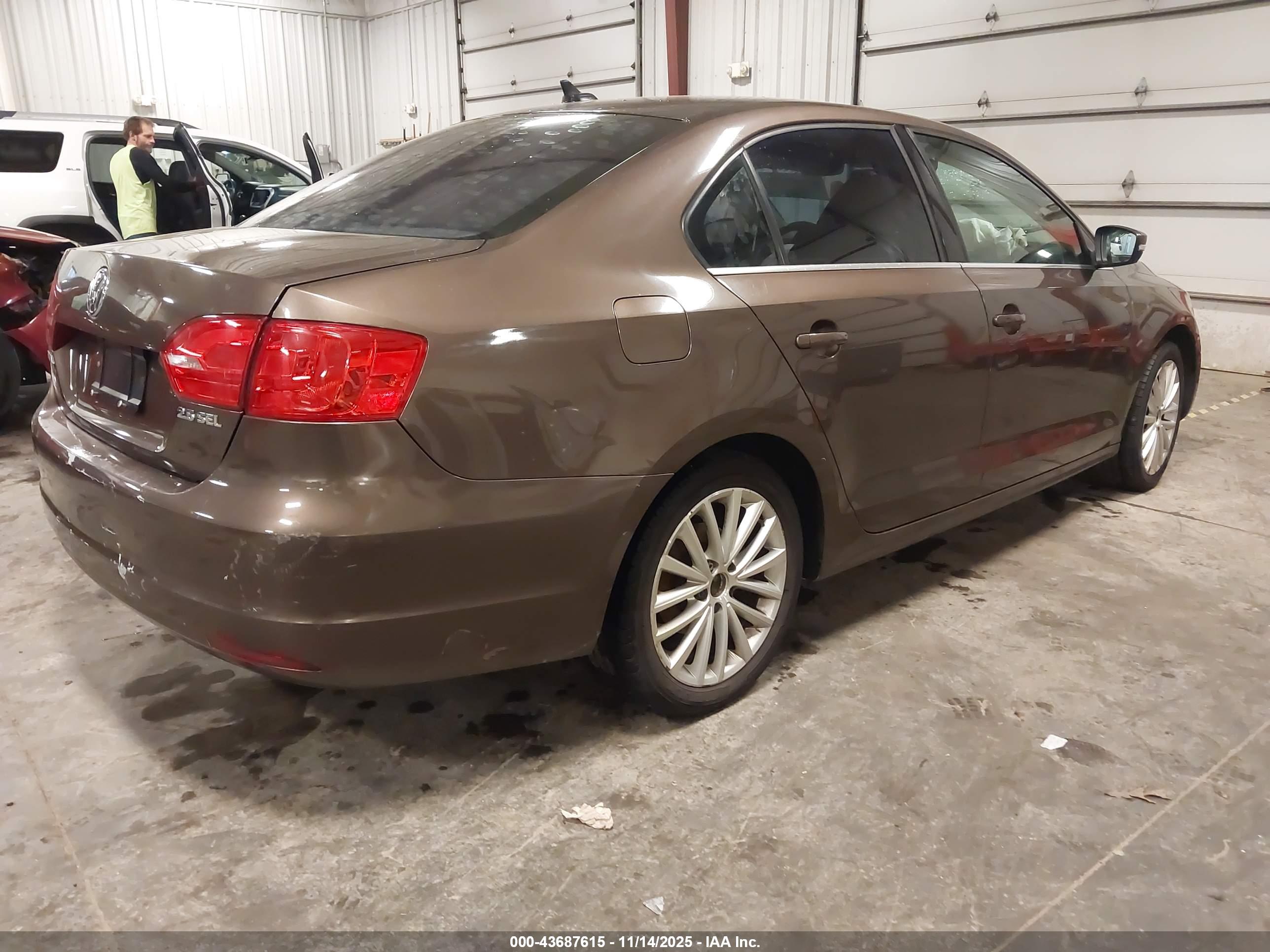 VOLKSWAGEN JETTA image 4