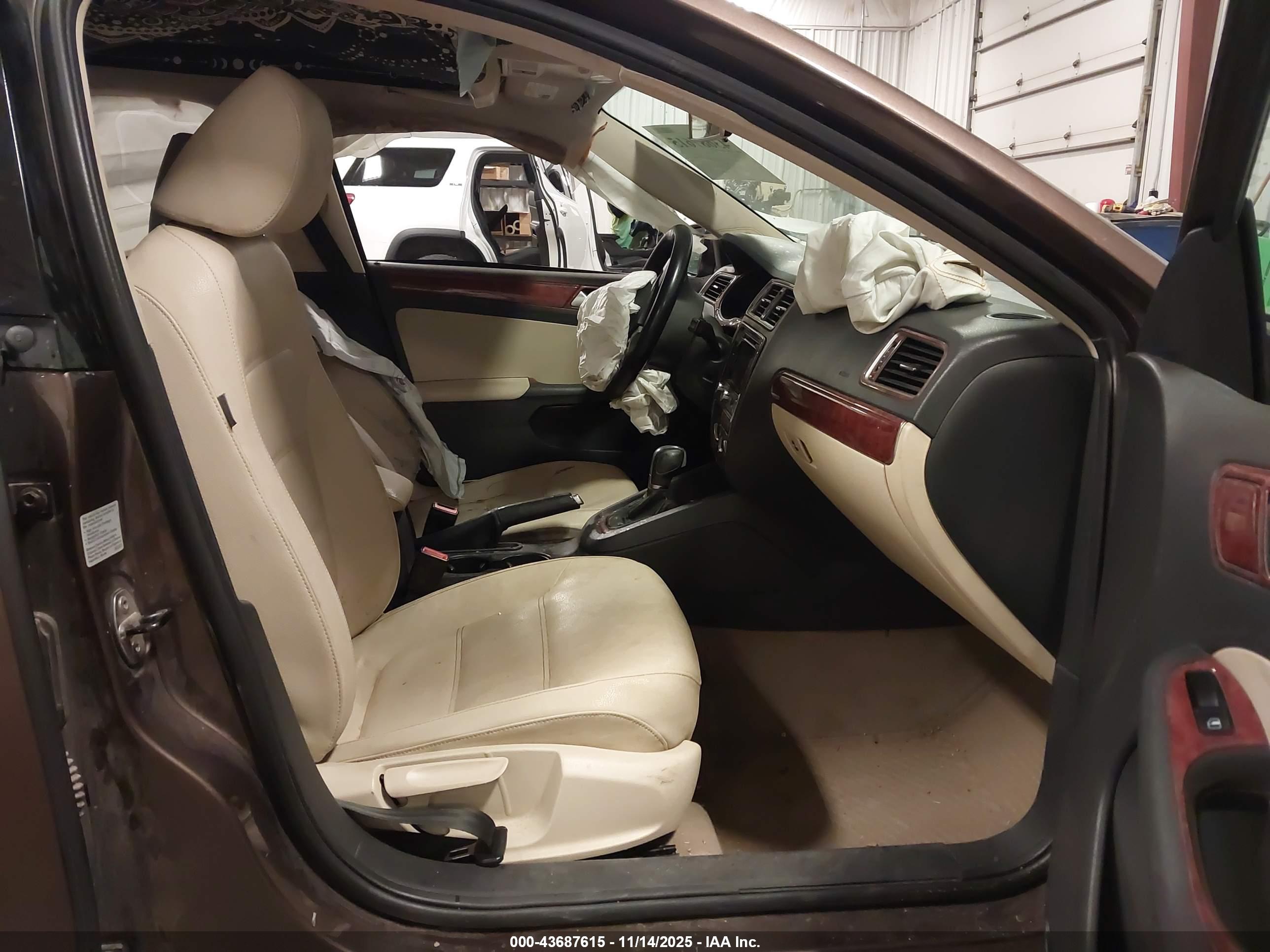 VOLKSWAGEN JETTA image 5