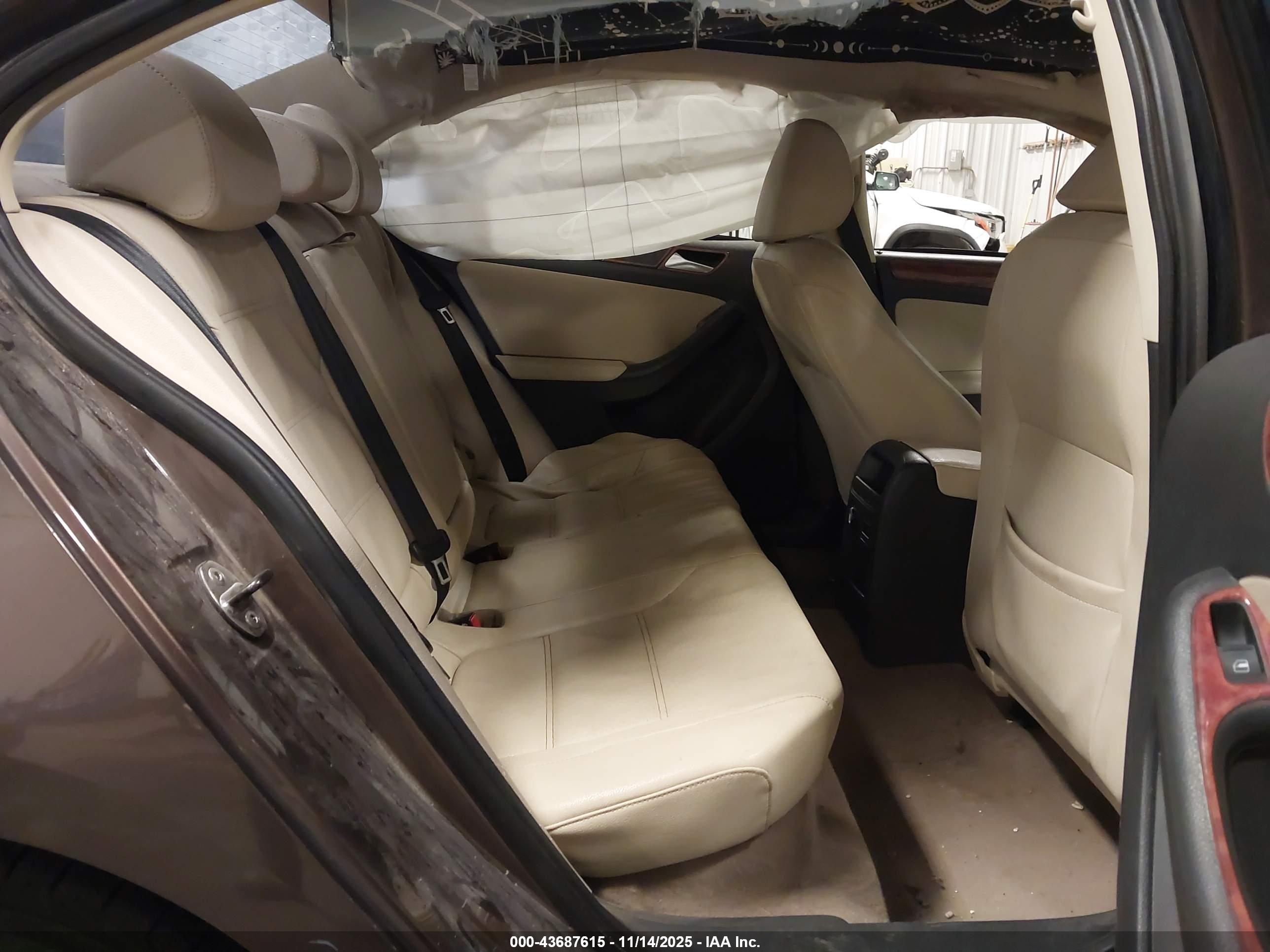 VOLKSWAGEN JETTA image 8