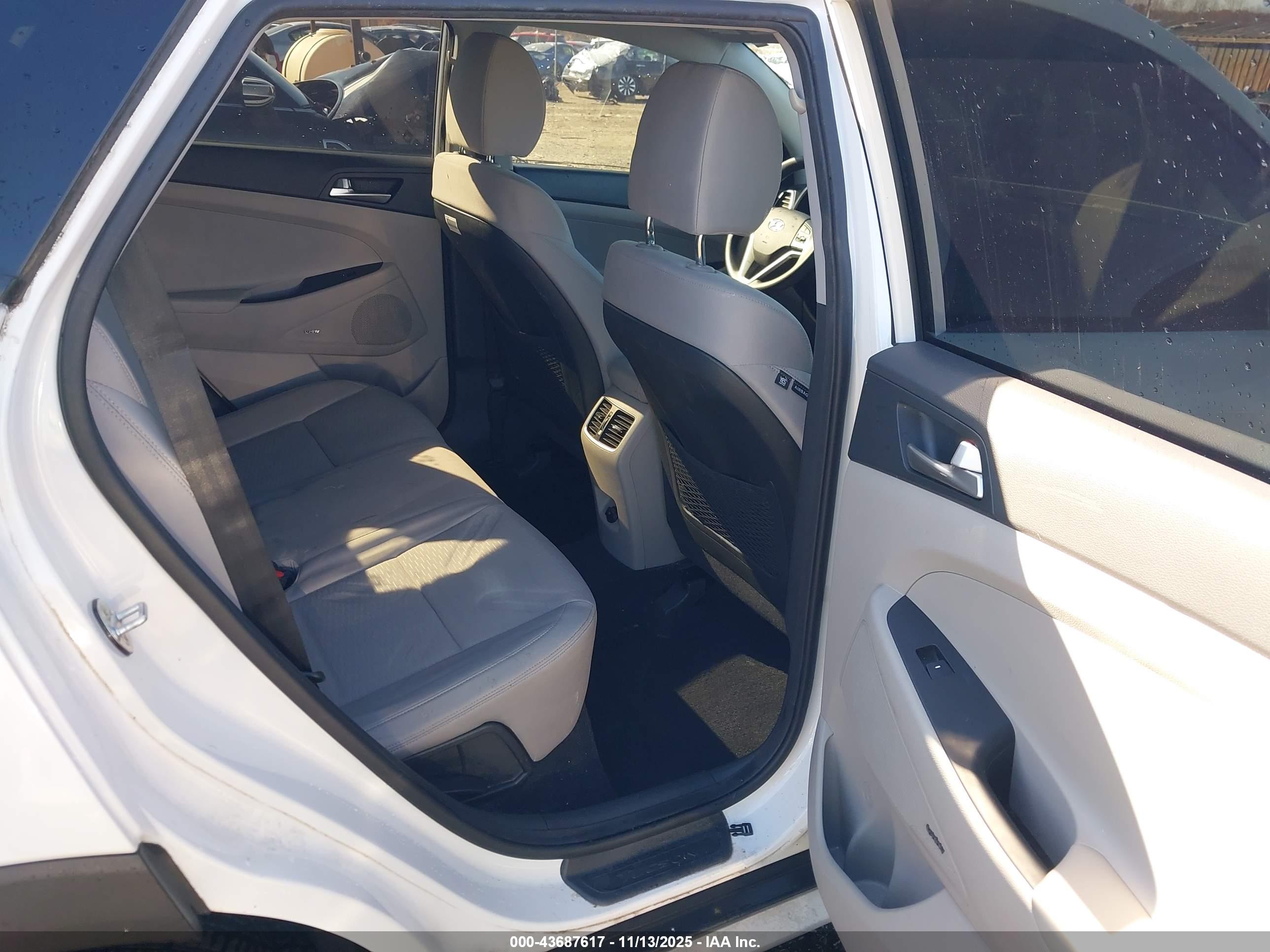 HYUNDAI TUCSON image 8