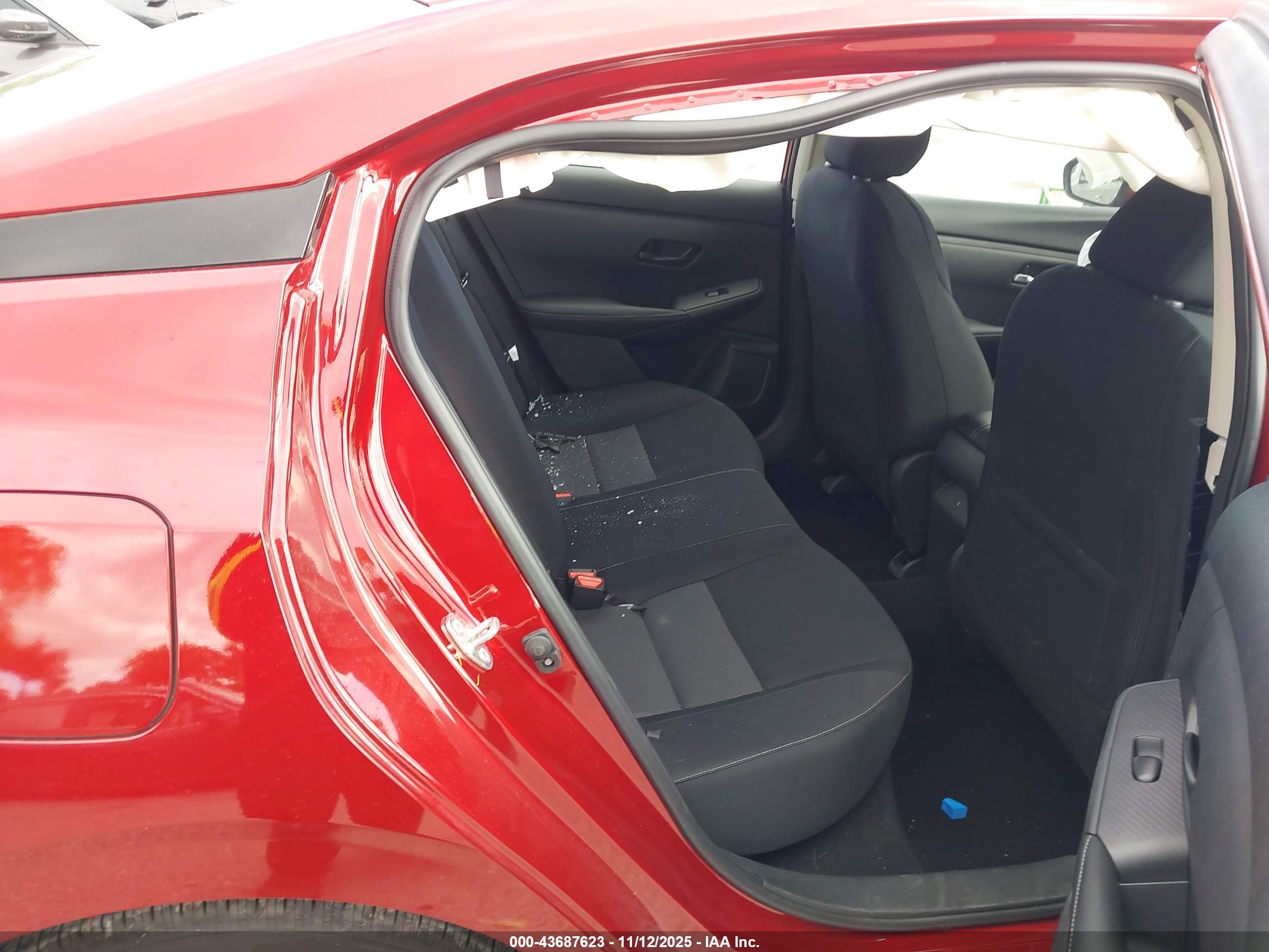 NISSAN SENTRA image 8