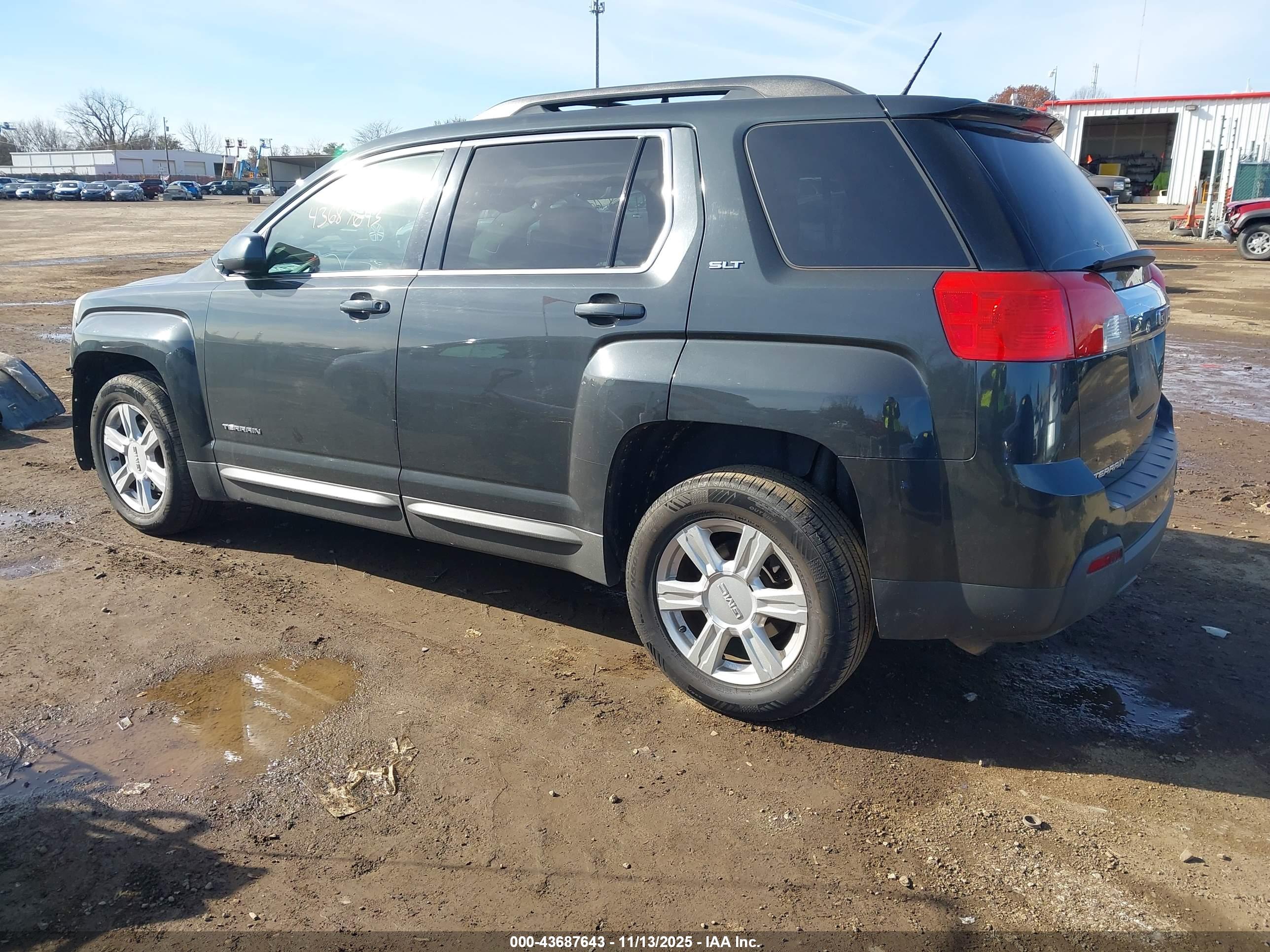 GMC TERRAIN image 3