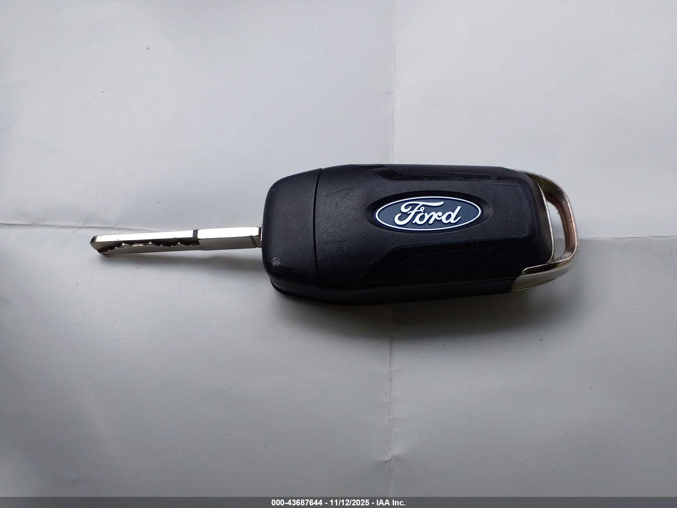 FORD FUSION image 11