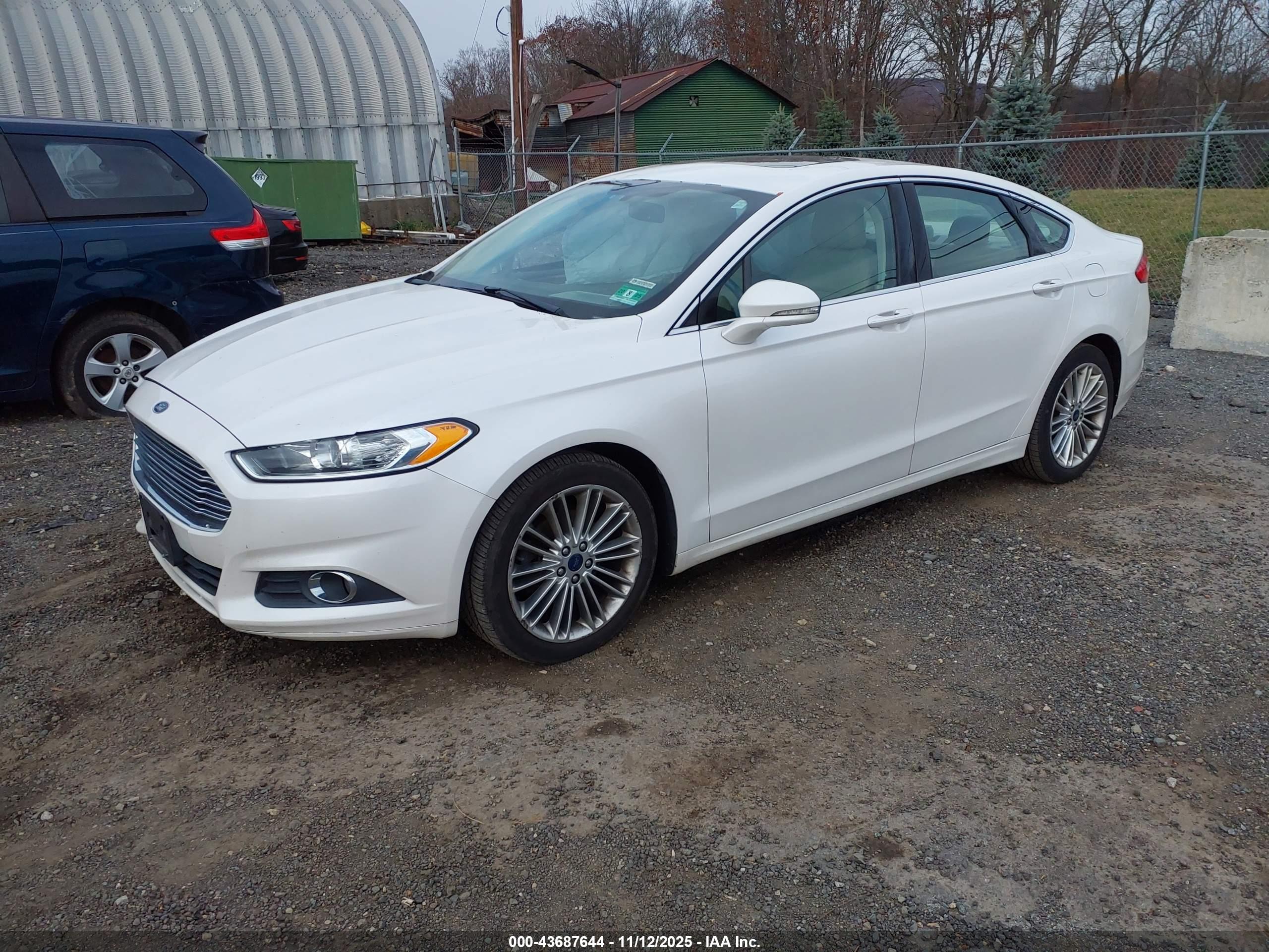 FORD FUSION image 2