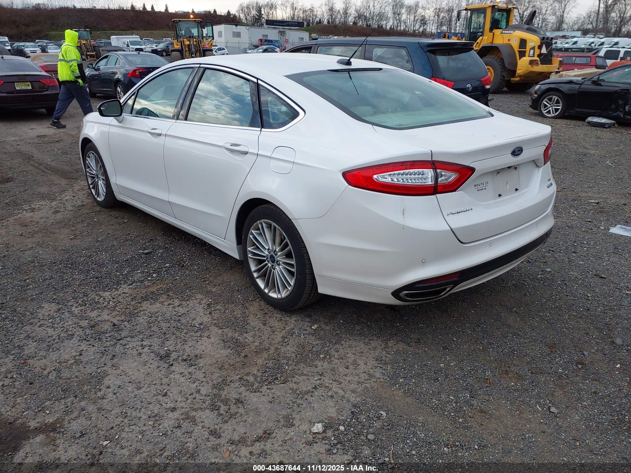 FORD FUSION image 3