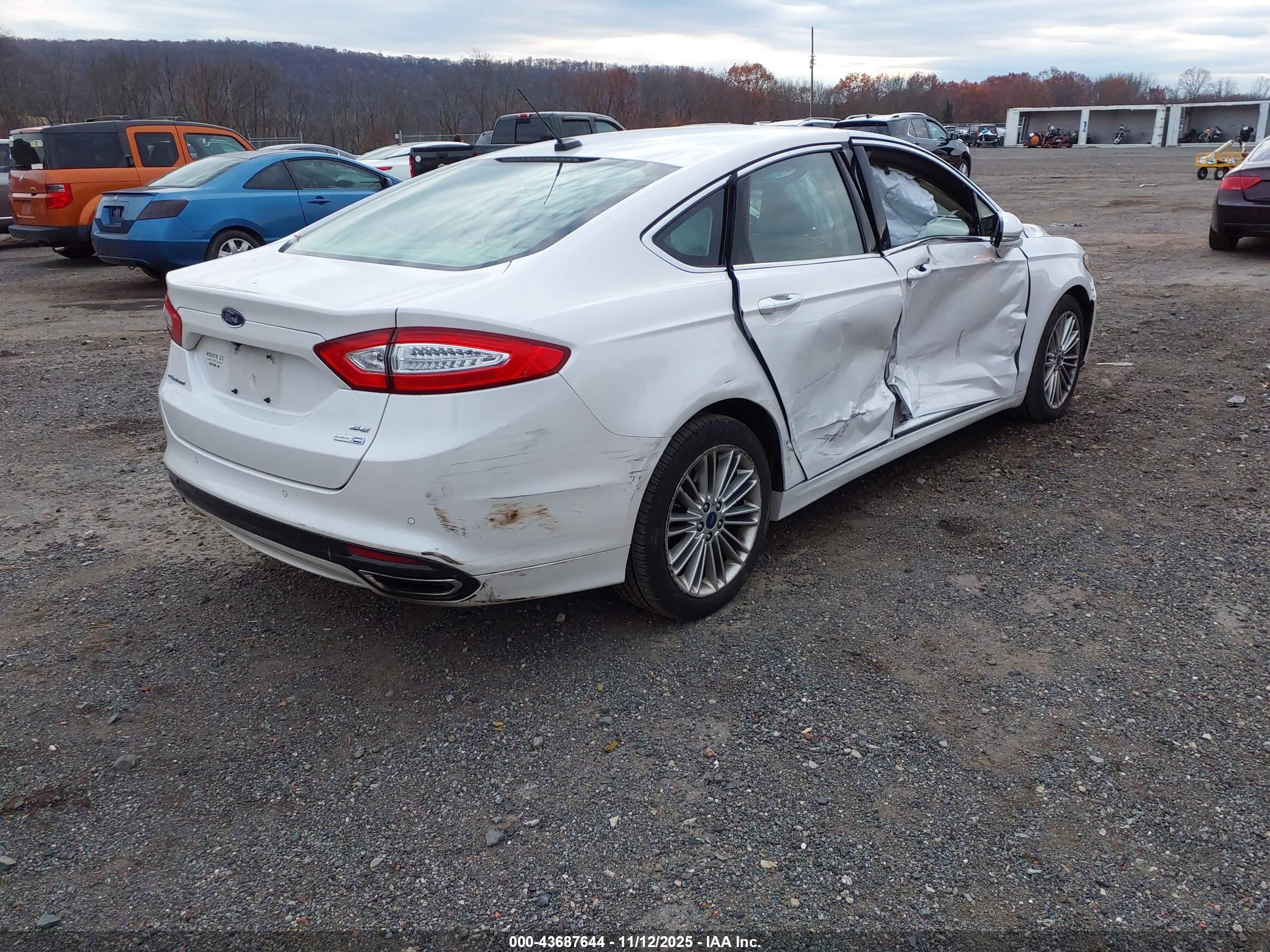 FORD FUSION image 4