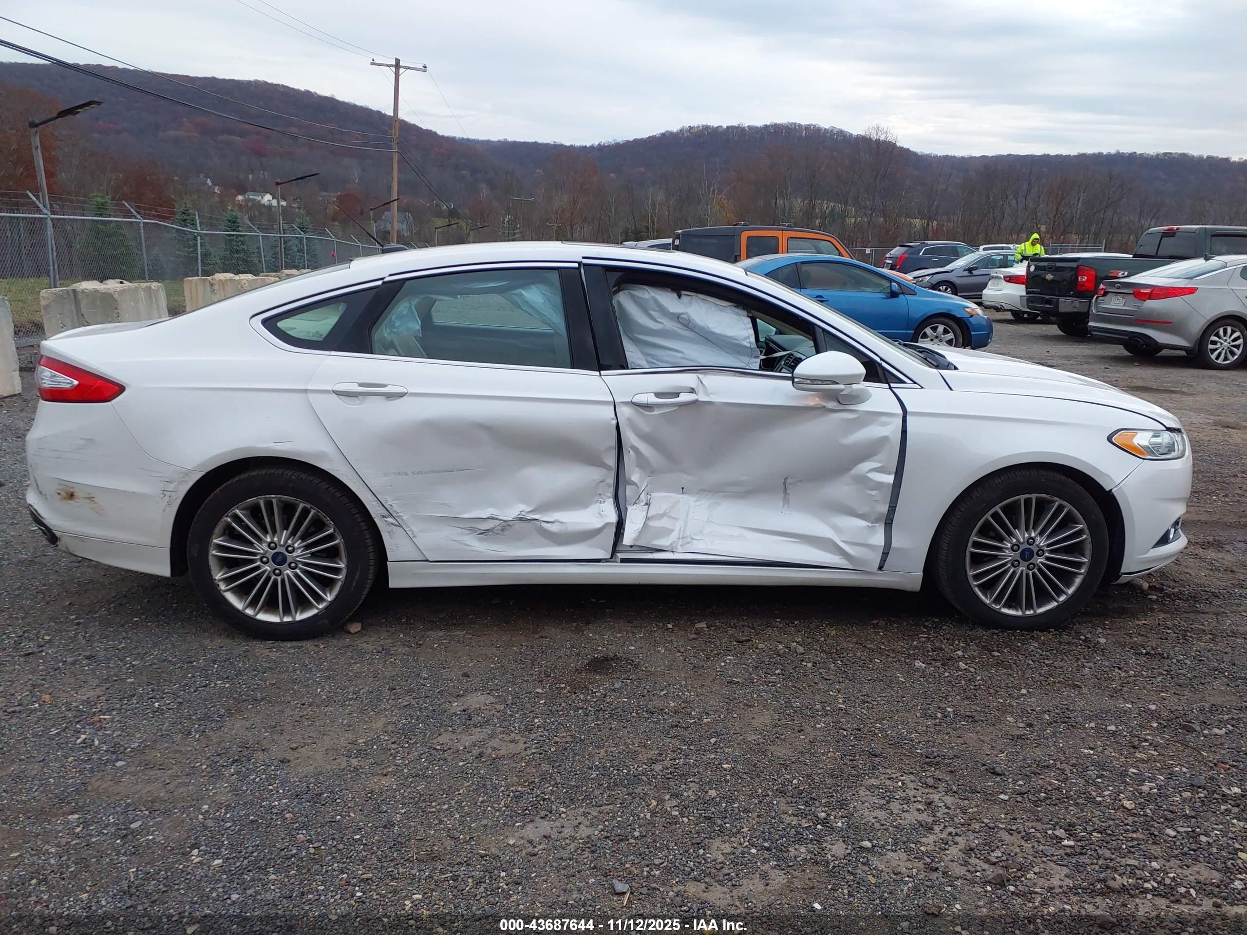 FORD FUSION image 6