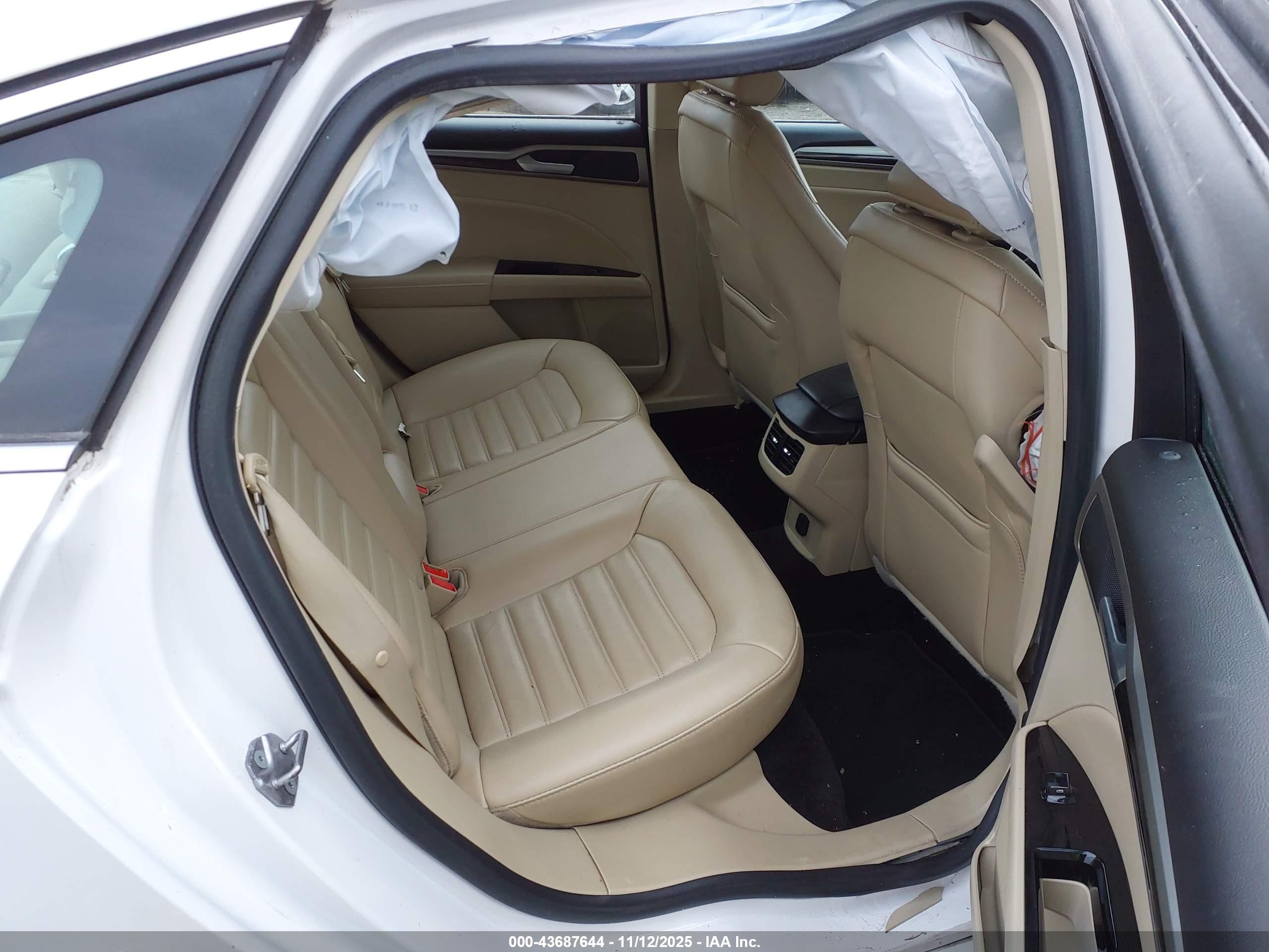 FORD FUSION image 8