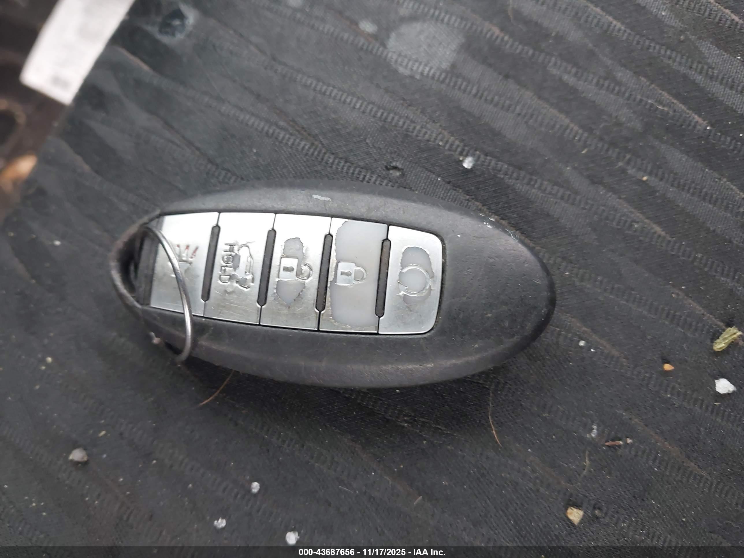 NISSAN ROGUE image 11