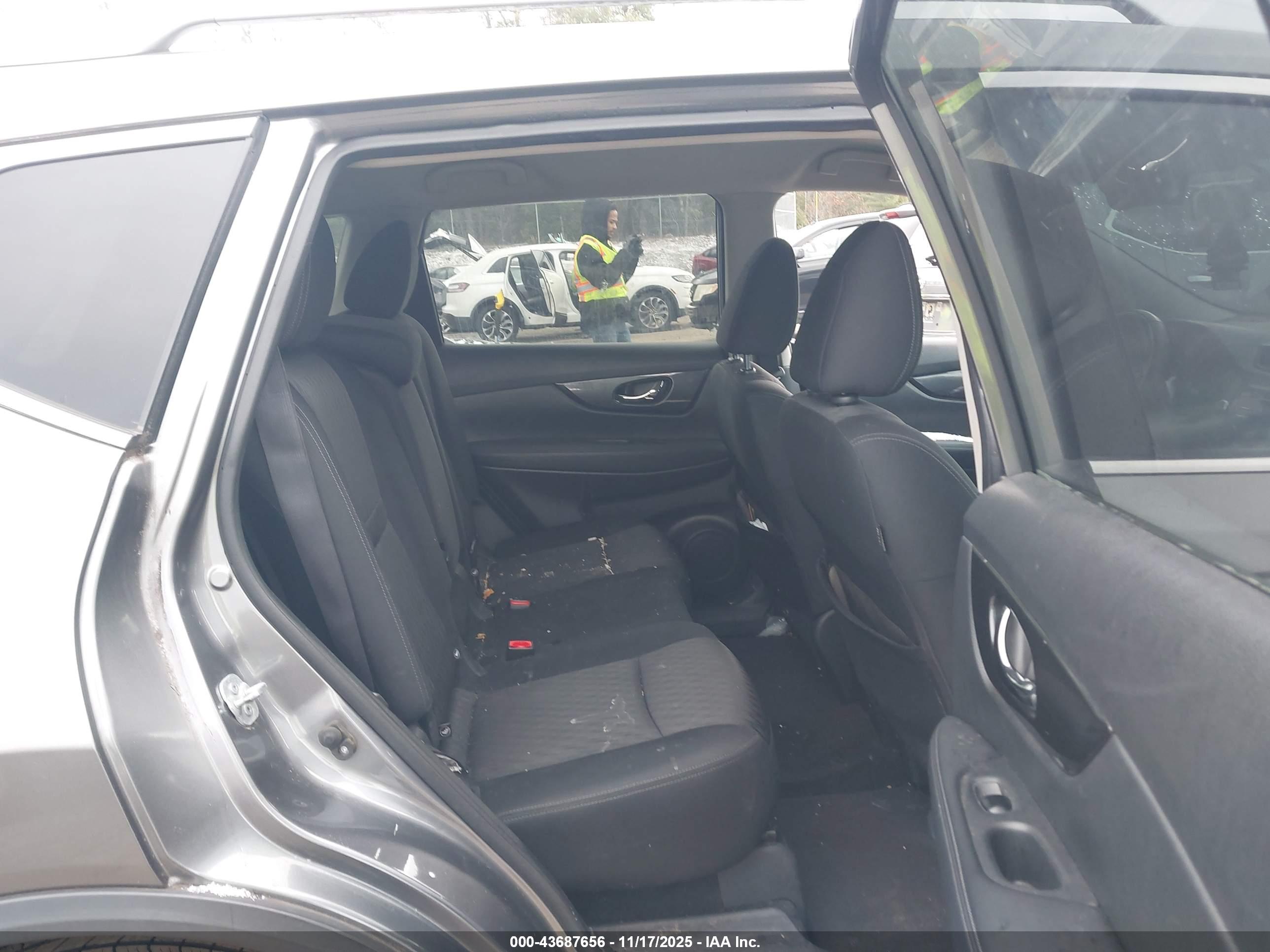 NISSAN ROGUE image 8