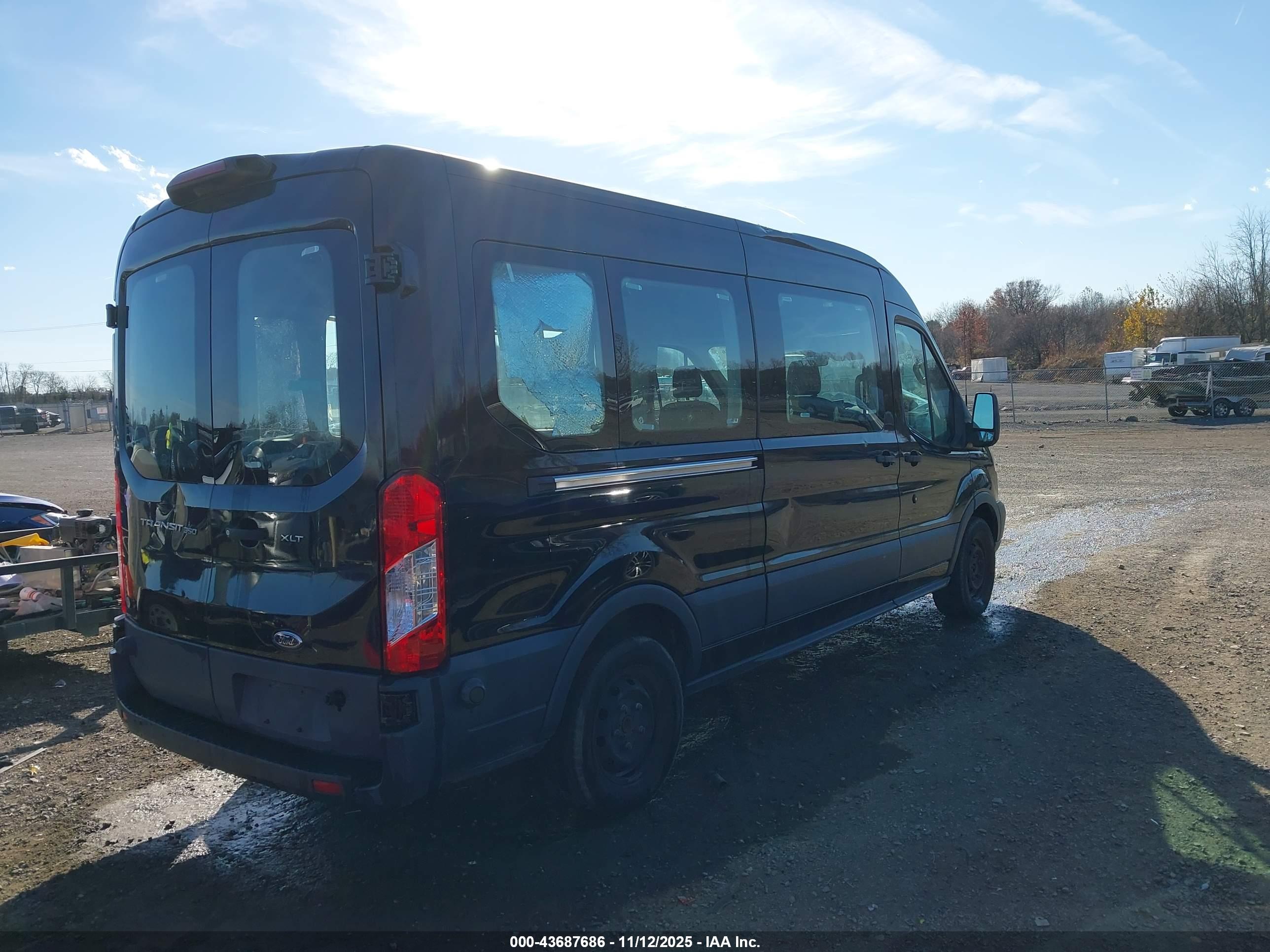 FORD TRANSIT-350 image 4