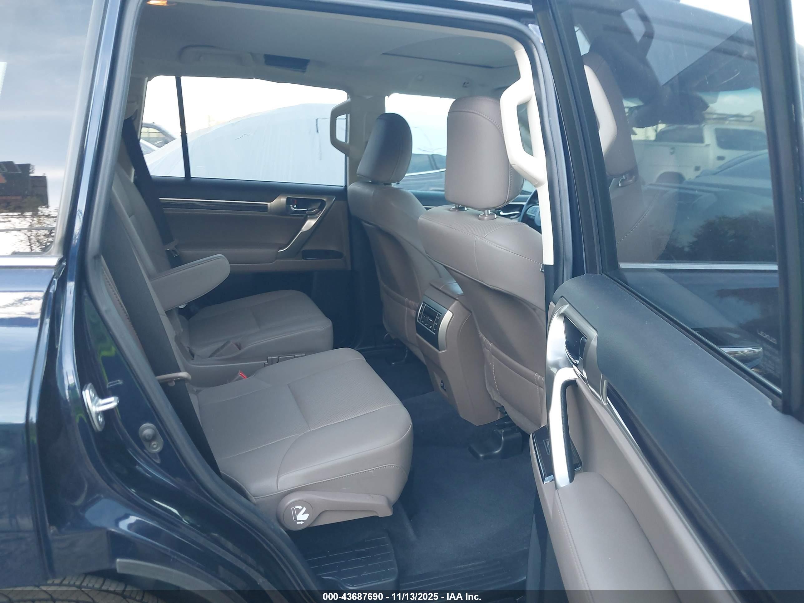 LEXUS GX image 8