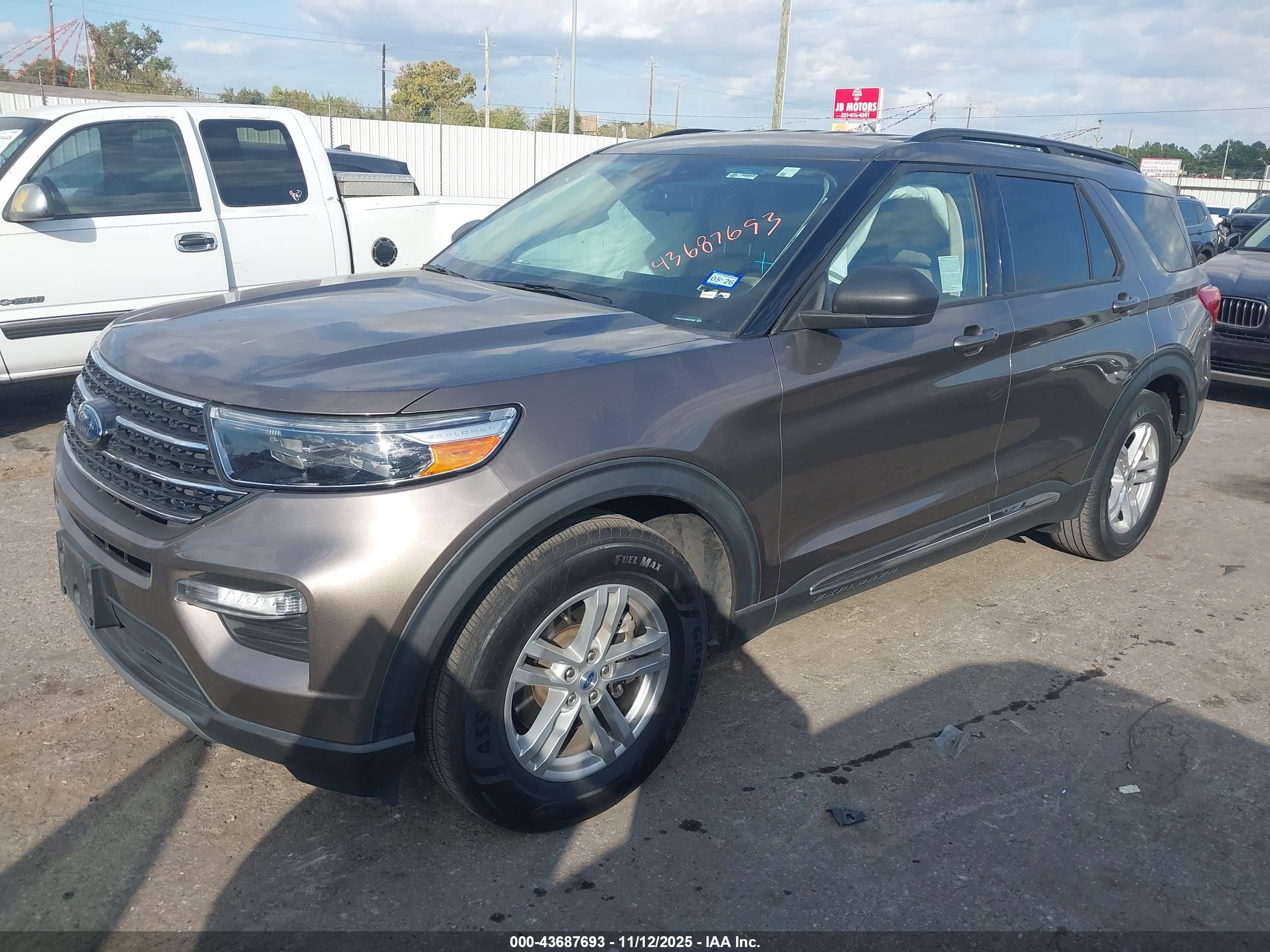 FORD EXPLORER image 2
