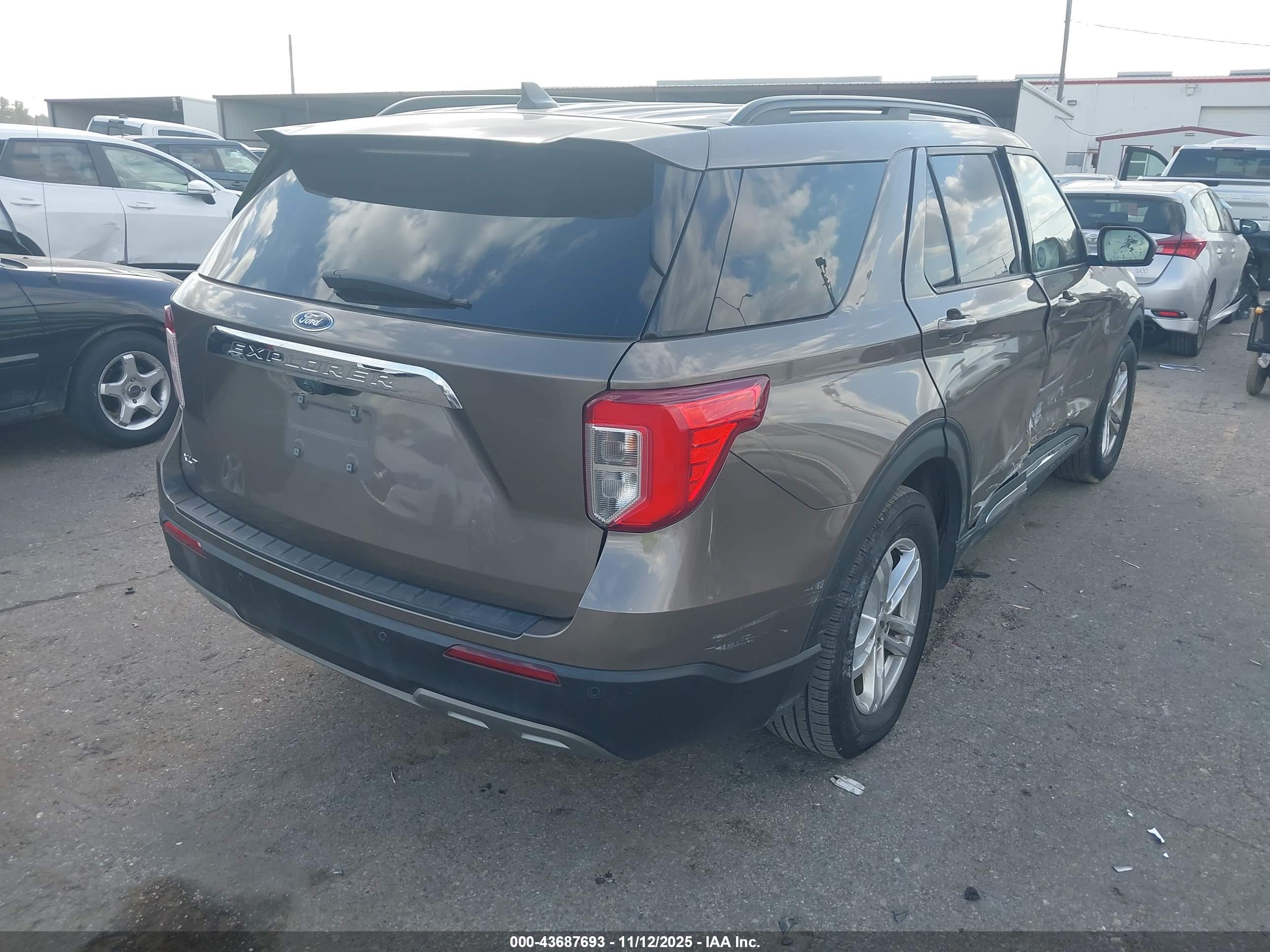 FORD EXPLORER image 4