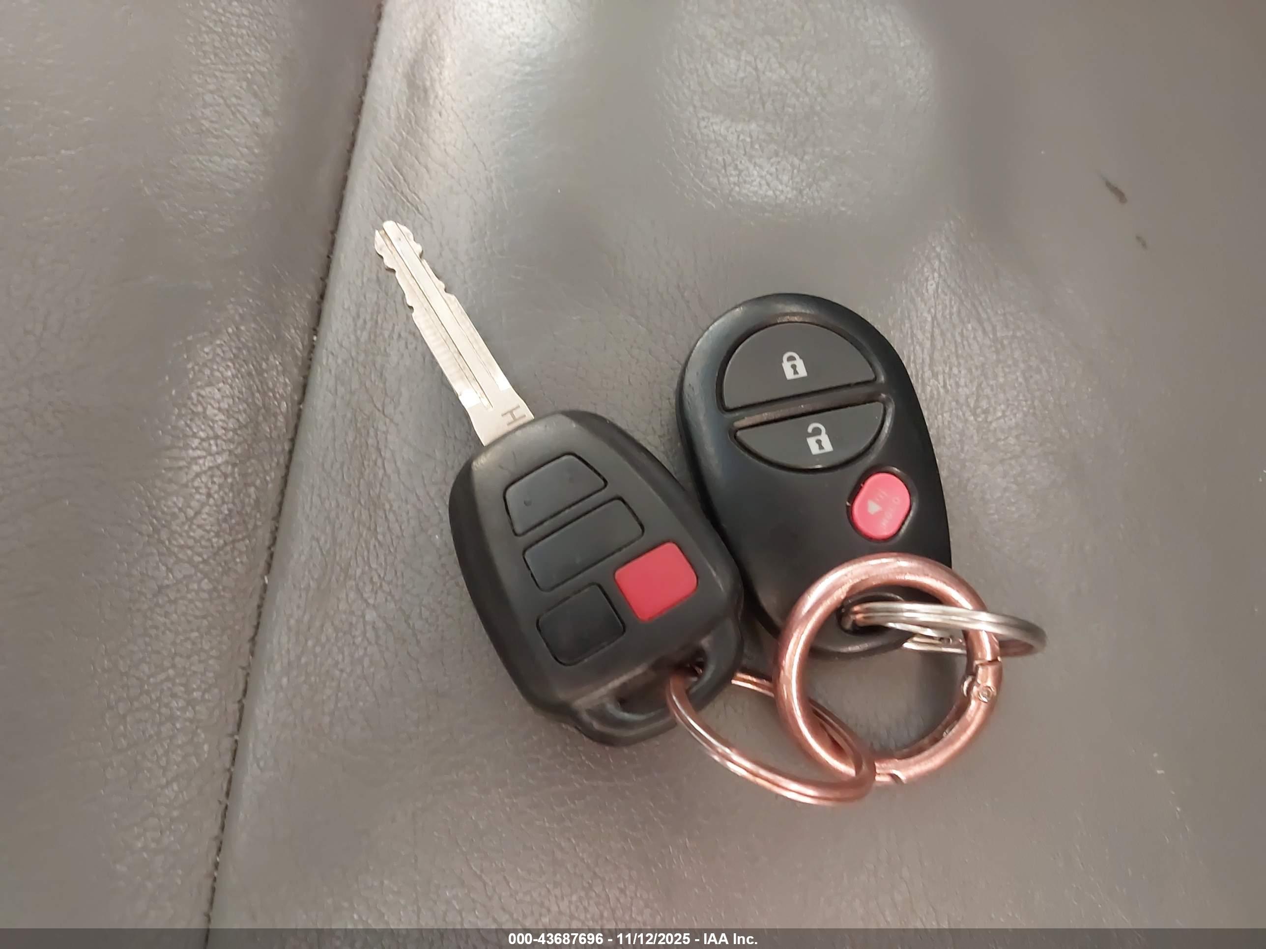 TOYOTA SEQUOIA image 11