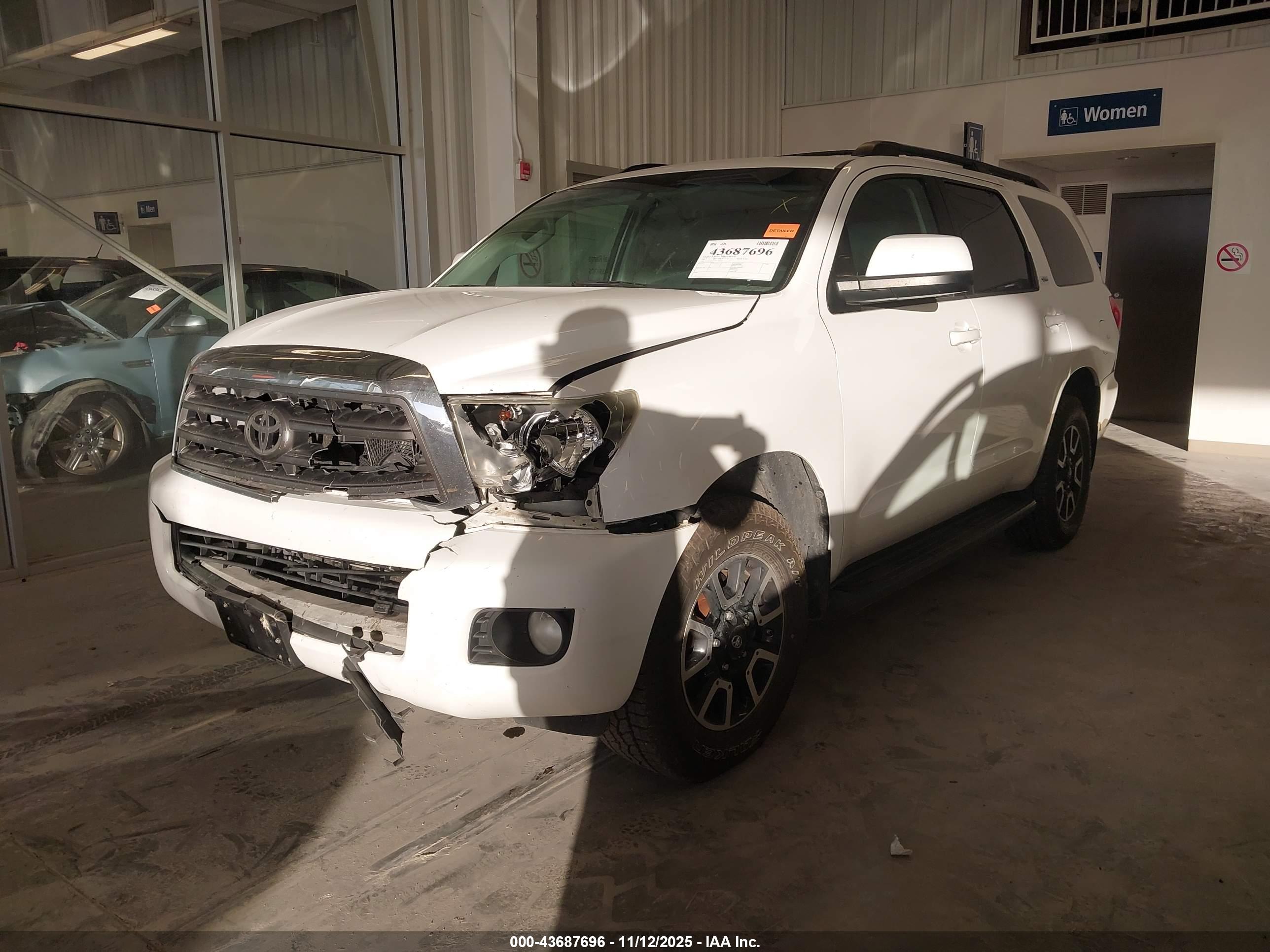 TOYOTA SEQUOIA image 2