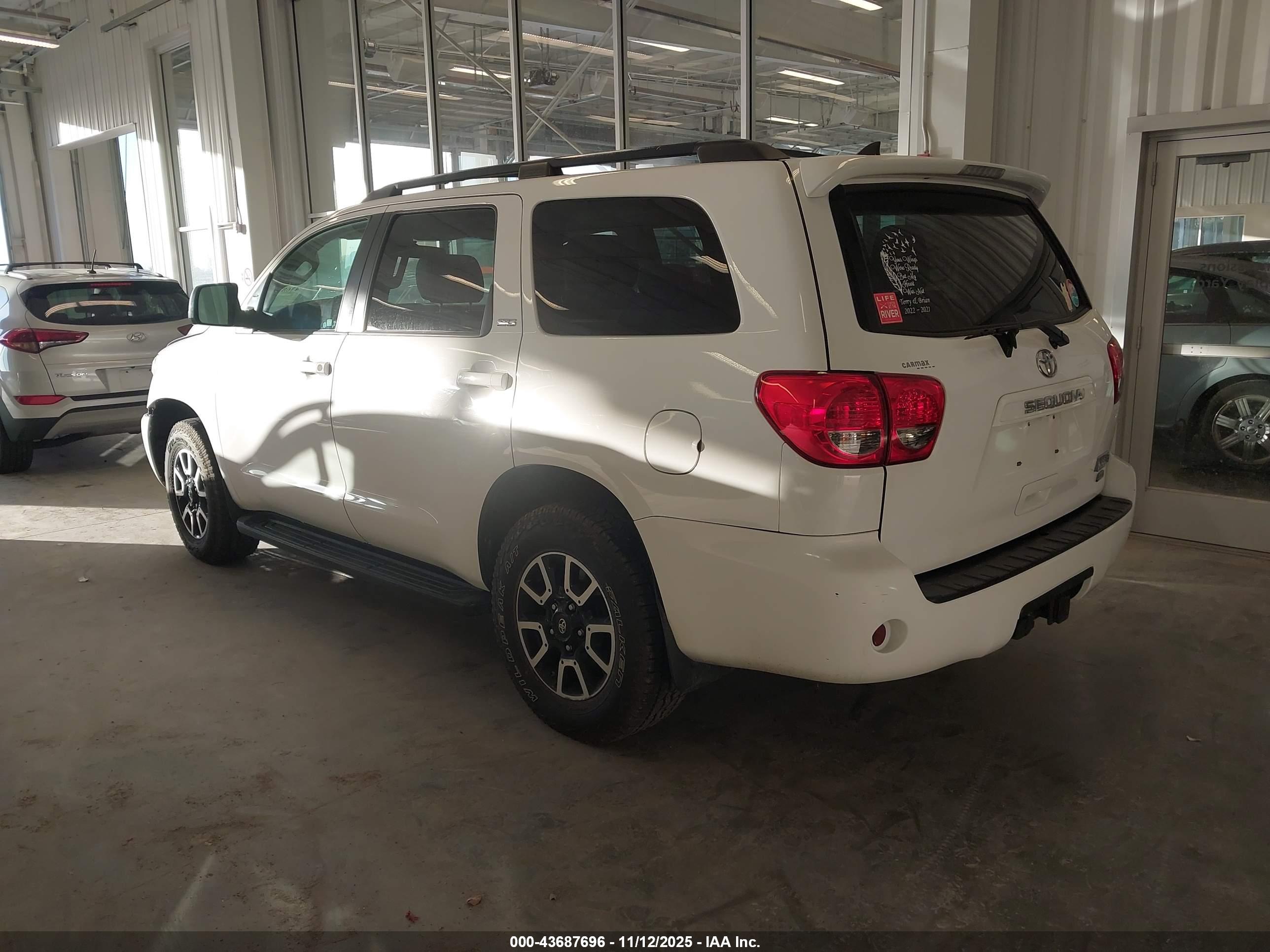 TOYOTA SEQUOIA image 3