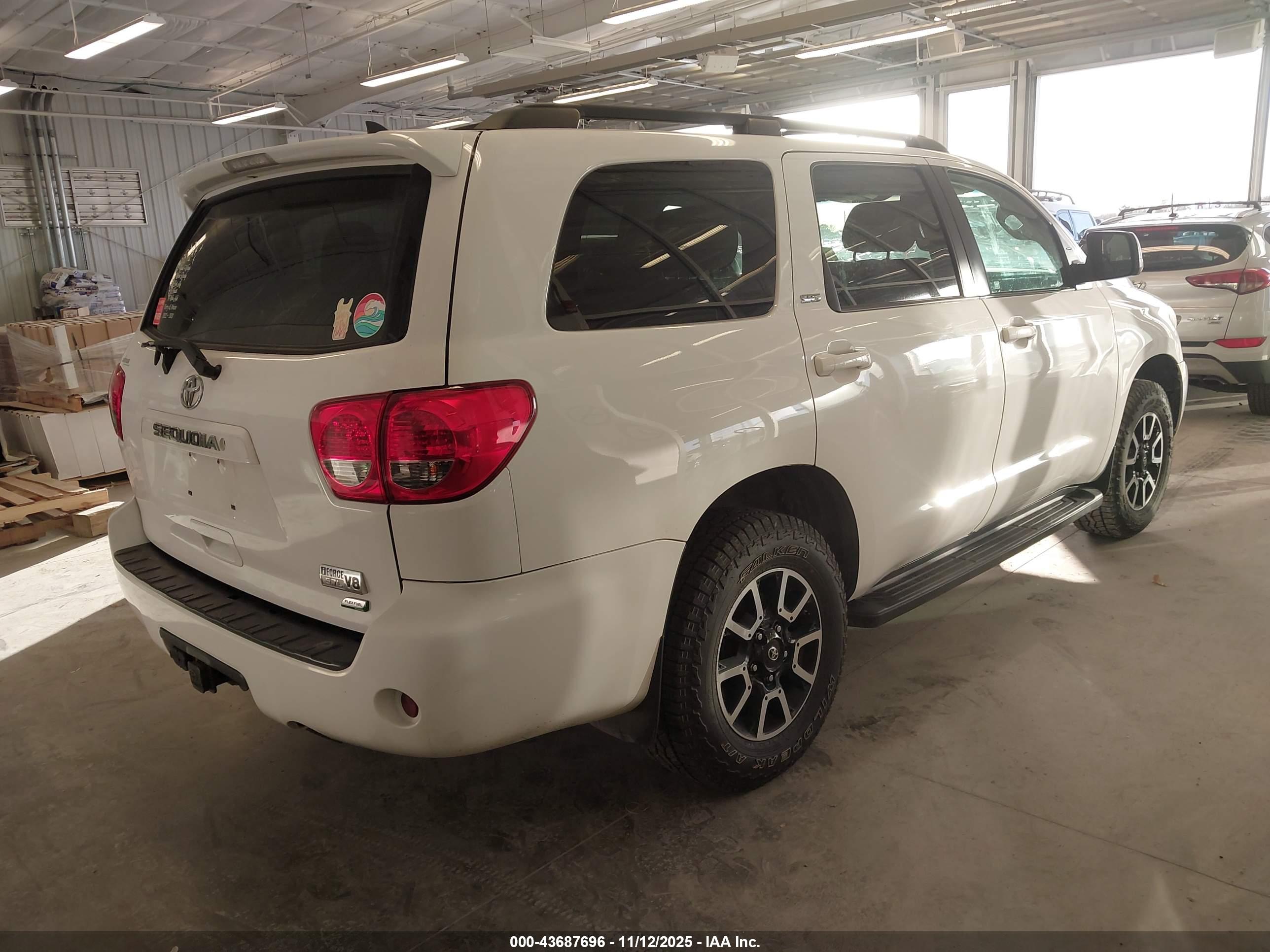 TOYOTA SEQUOIA image 4
