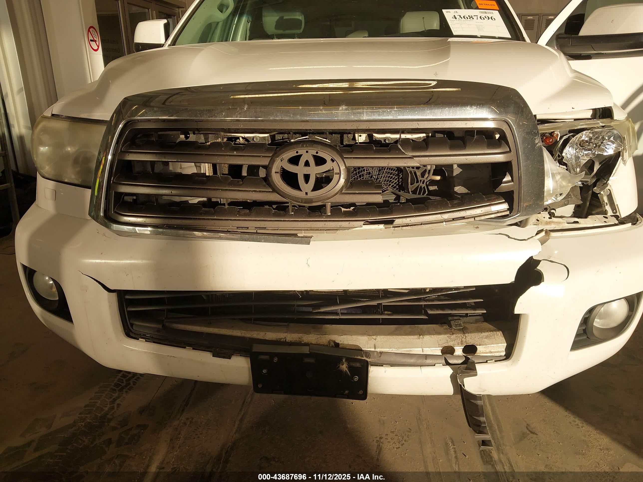 TOYOTA SEQUOIA image 6