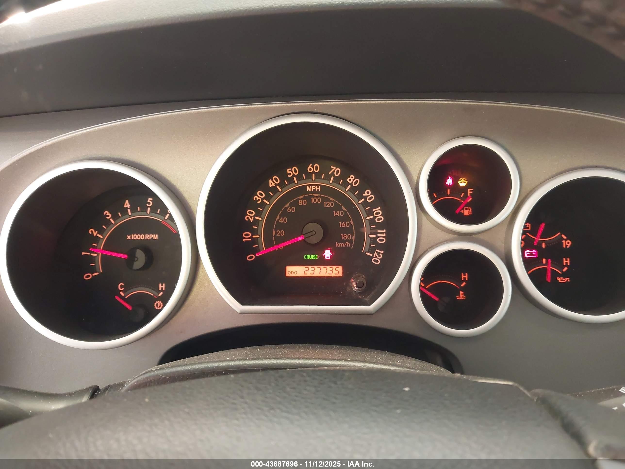 TOYOTA SEQUOIA image 7