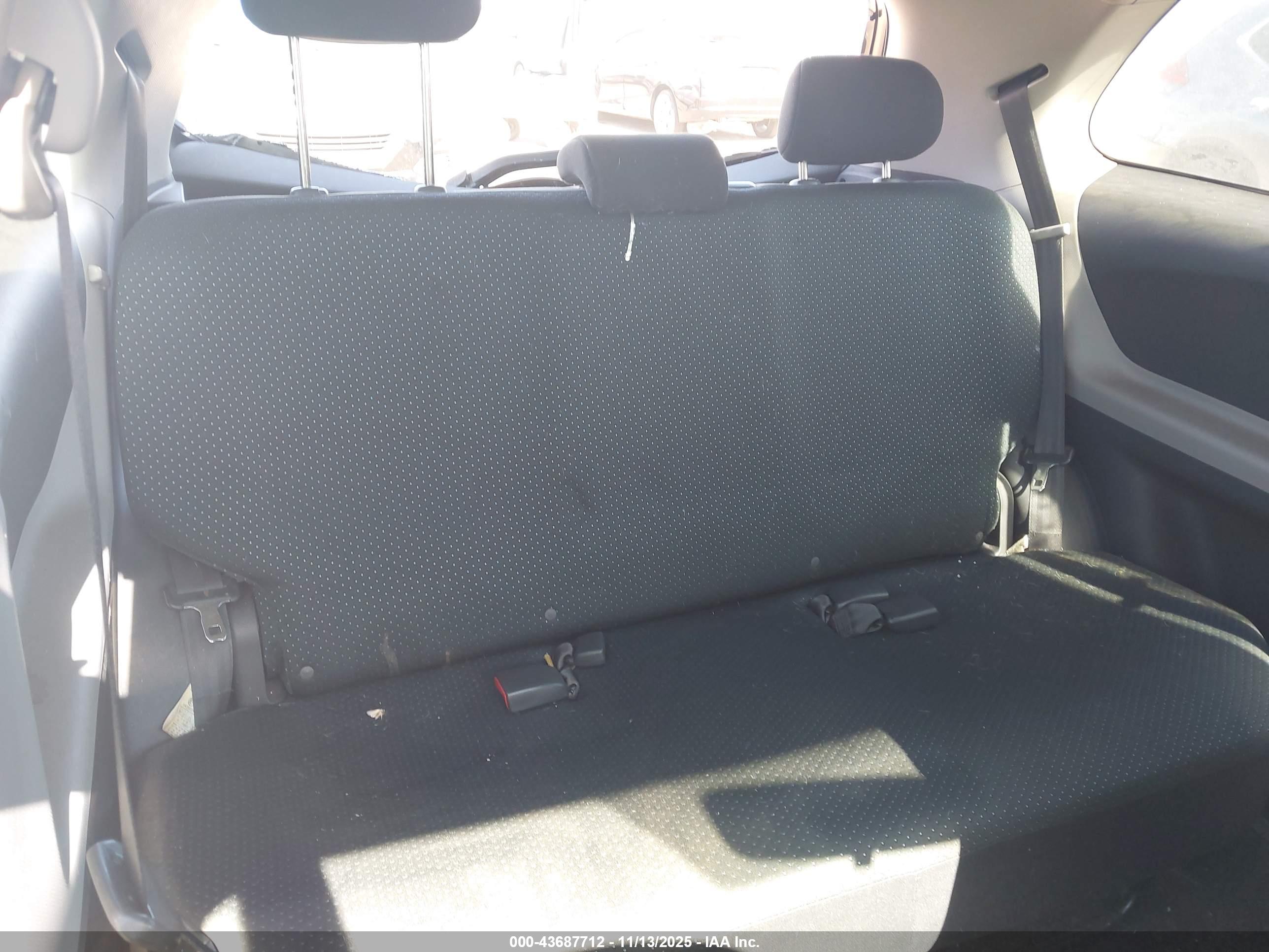 TOYOTA YARIS image 8