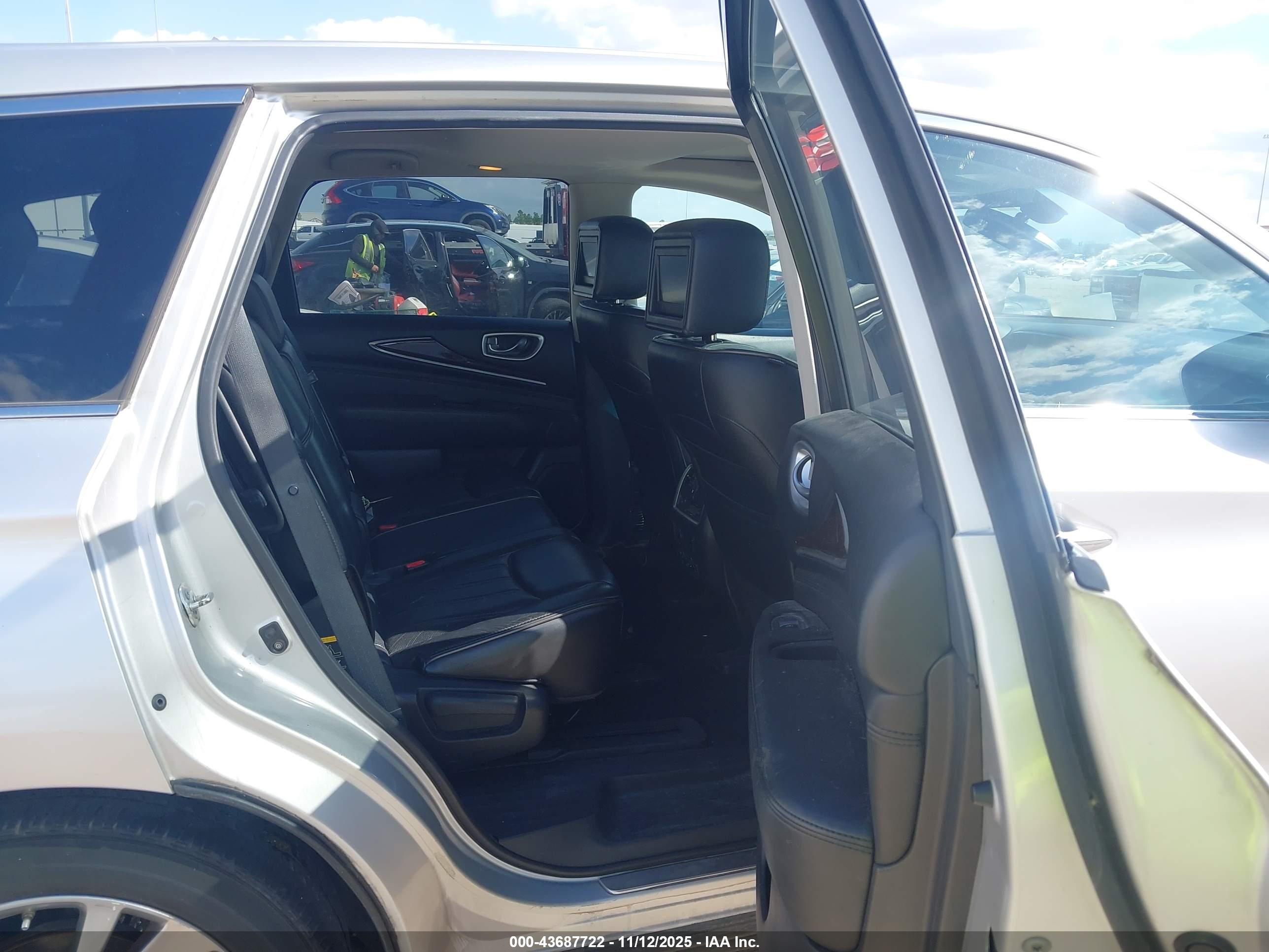 INFINITI QX60 image 8