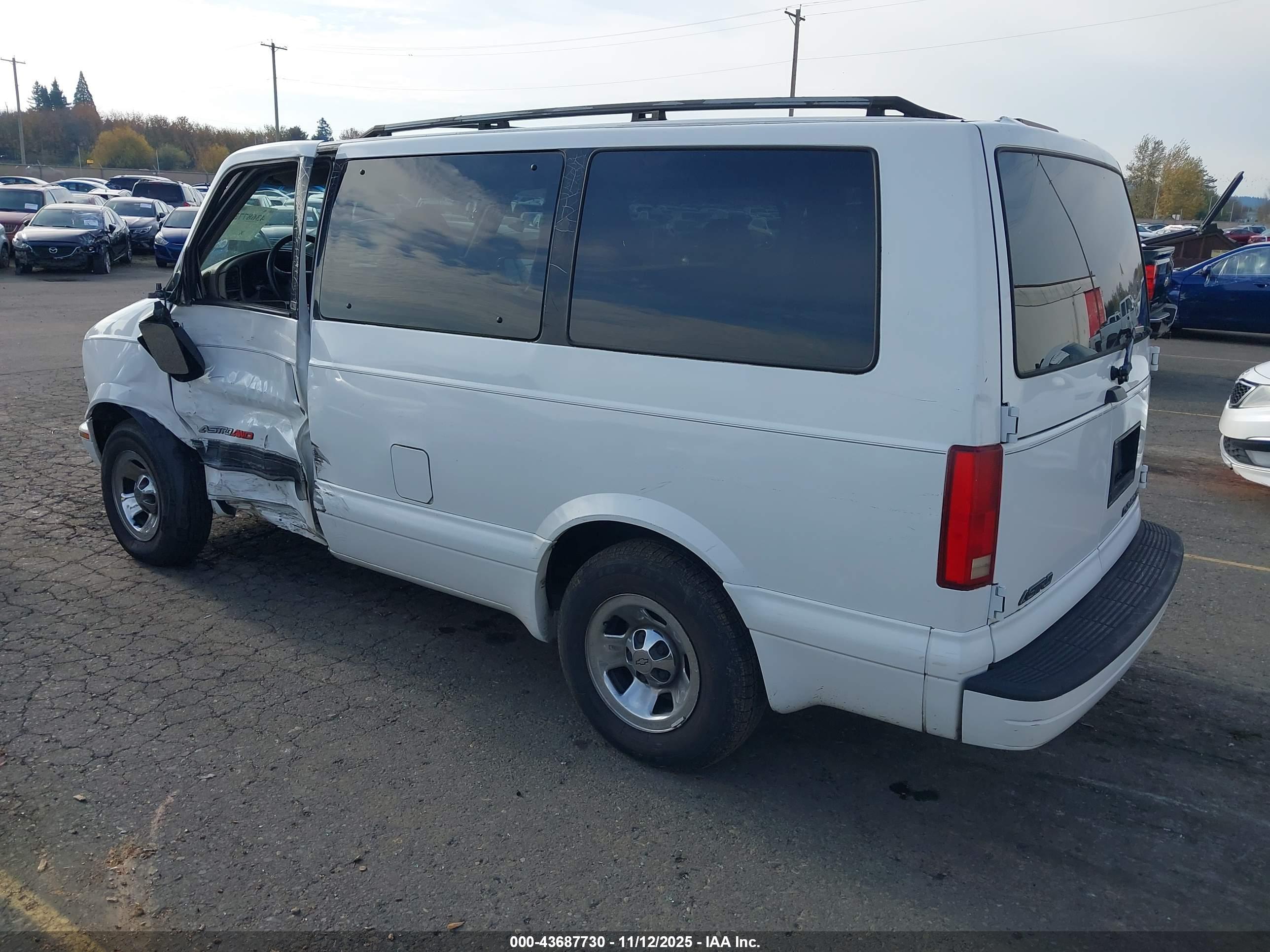 CHEVROLET ASTRO image 3