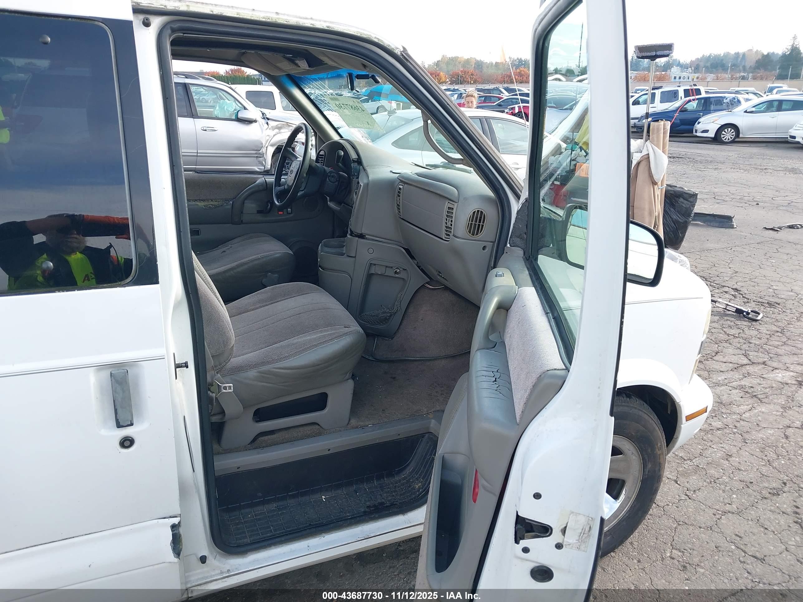 CHEVROLET ASTRO image 5