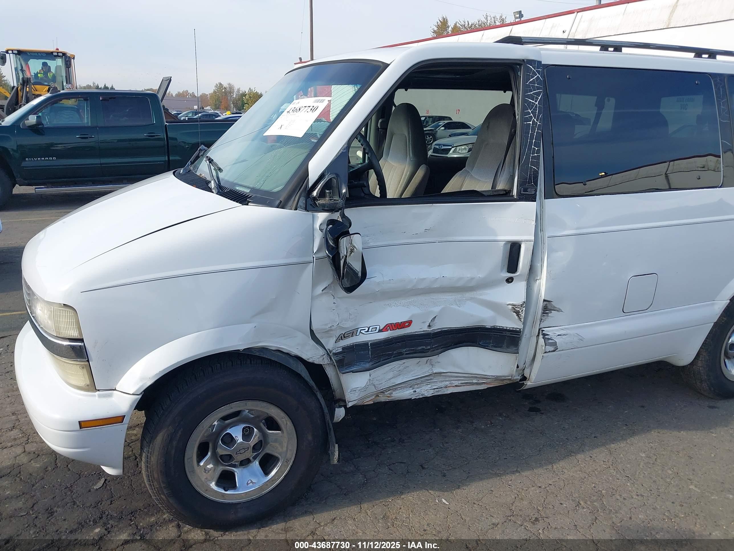 CHEVROLET ASTRO image 6