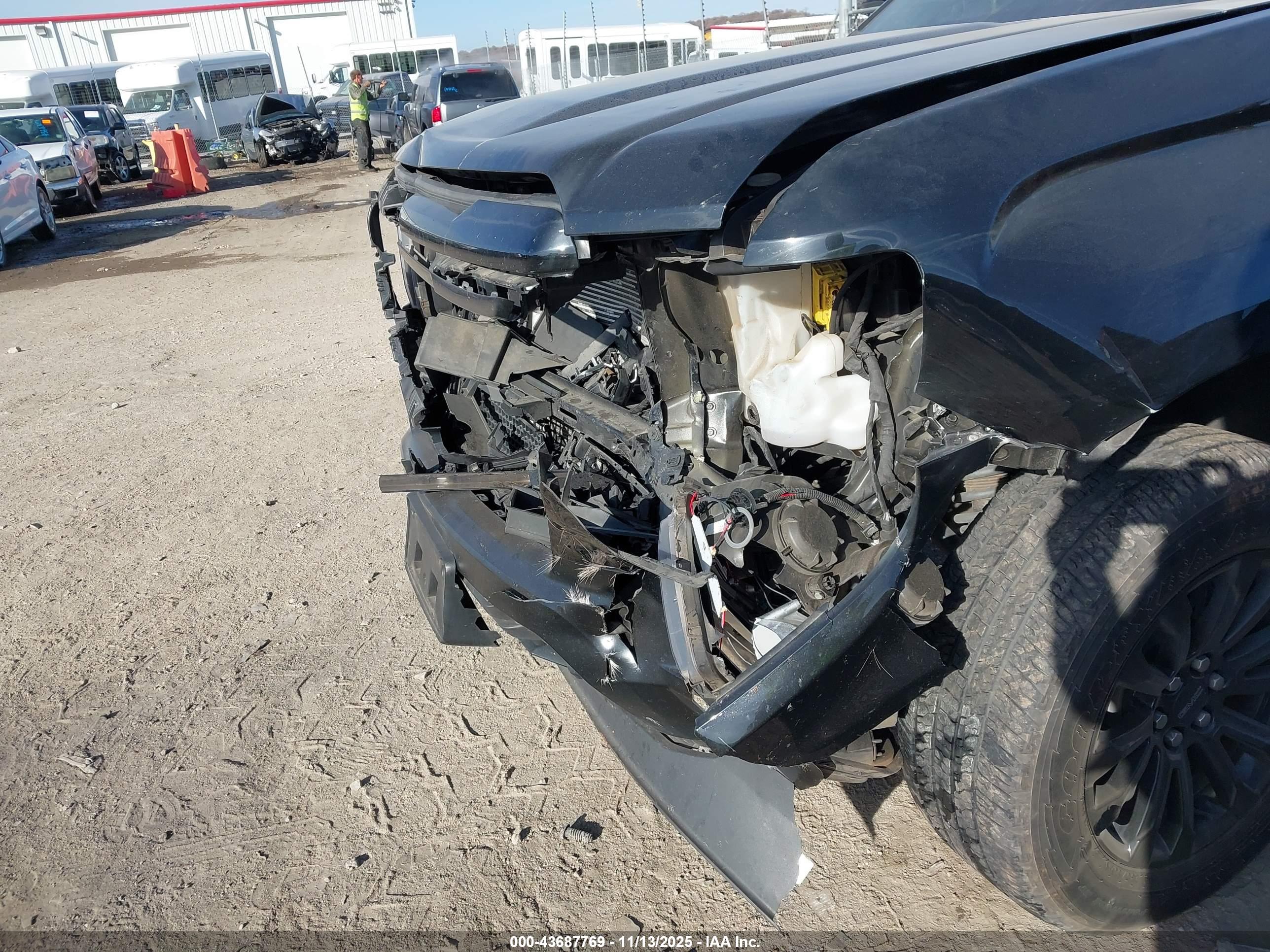 GMC CANYON image 6