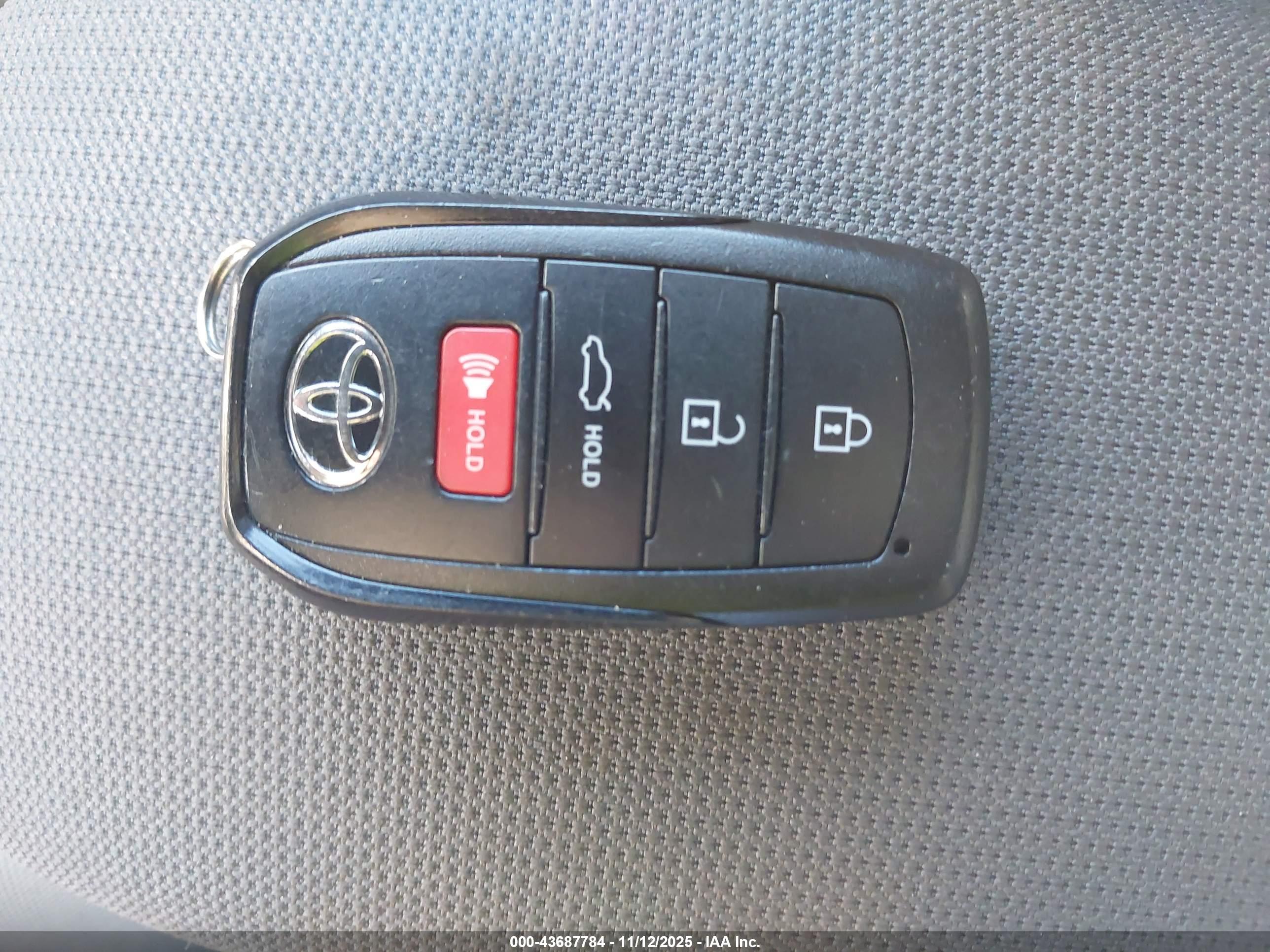 TOYOTA COROLLA image 11