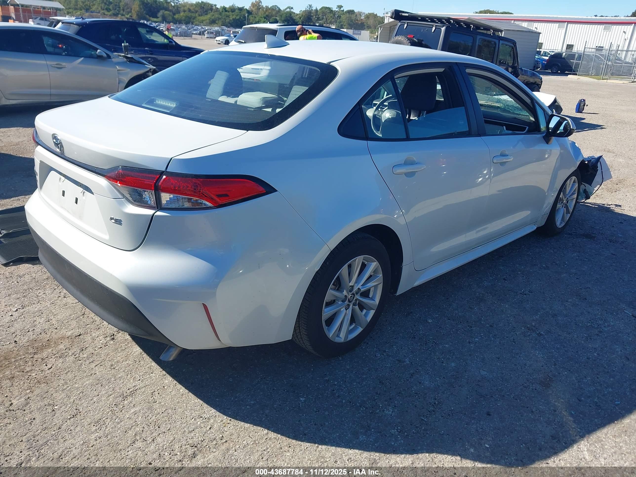 TOYOTA COROLLA image 4