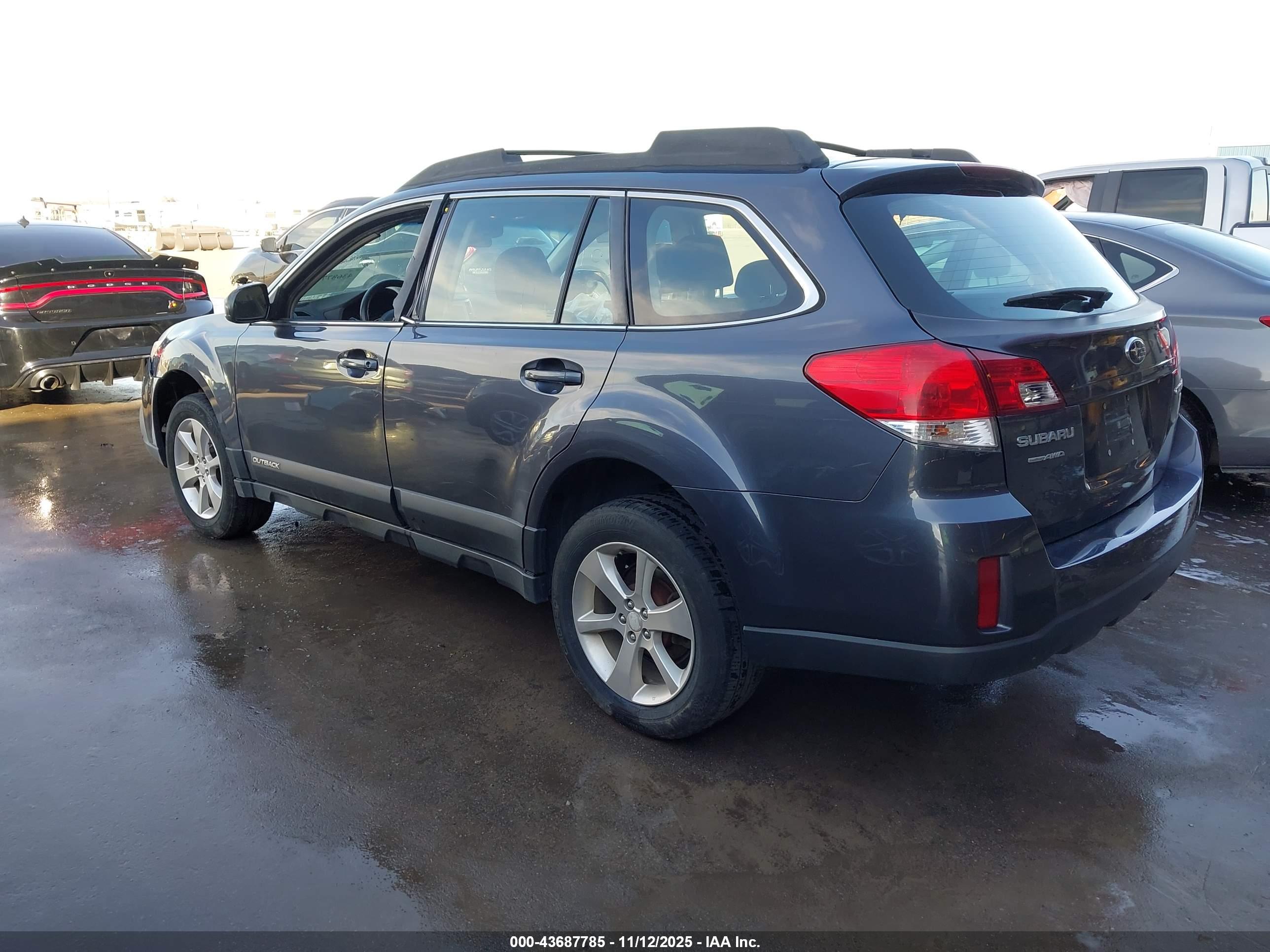 SUBARU OUTBACK image 3