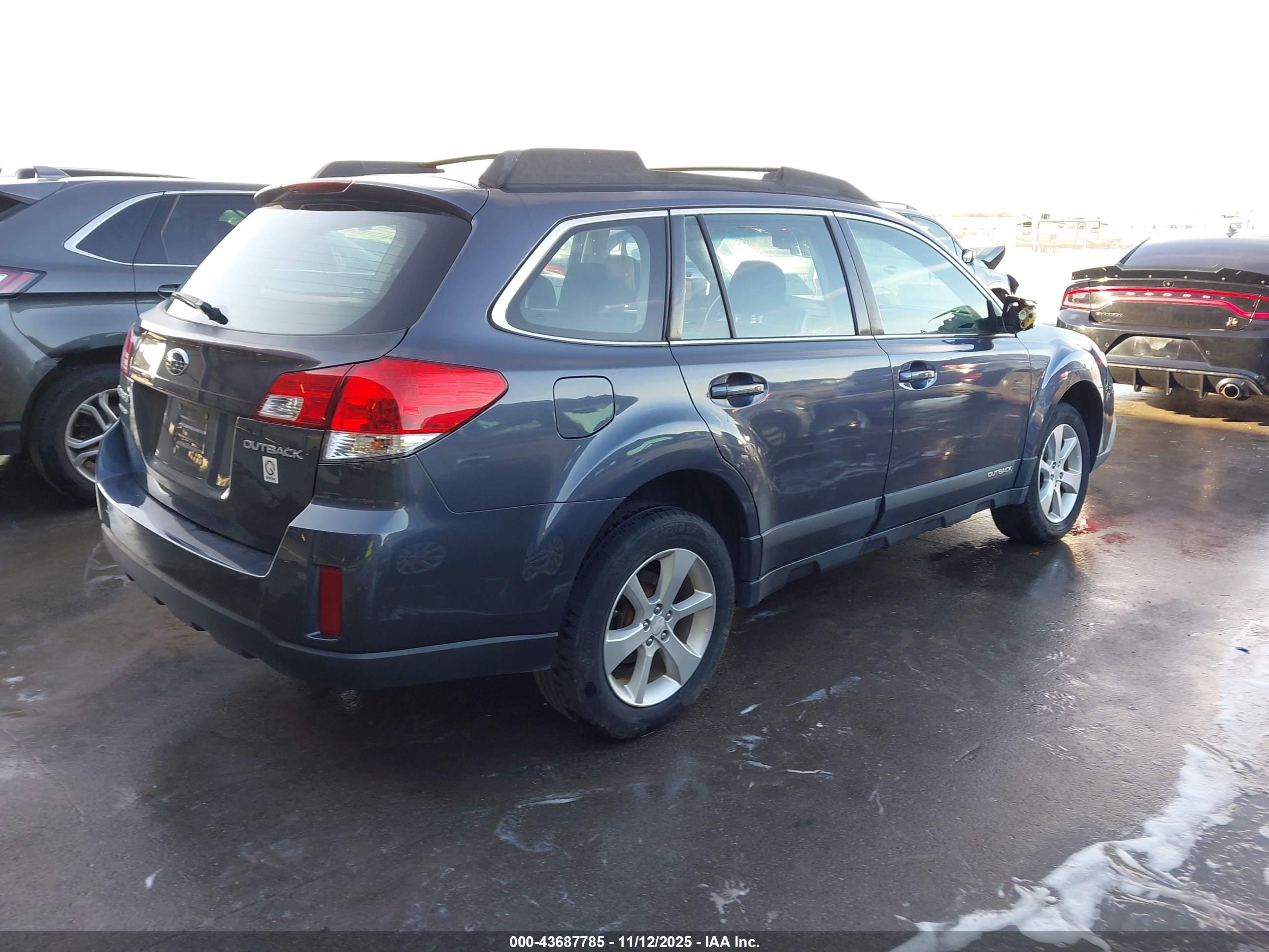 SUBARU OUTBACK image 4