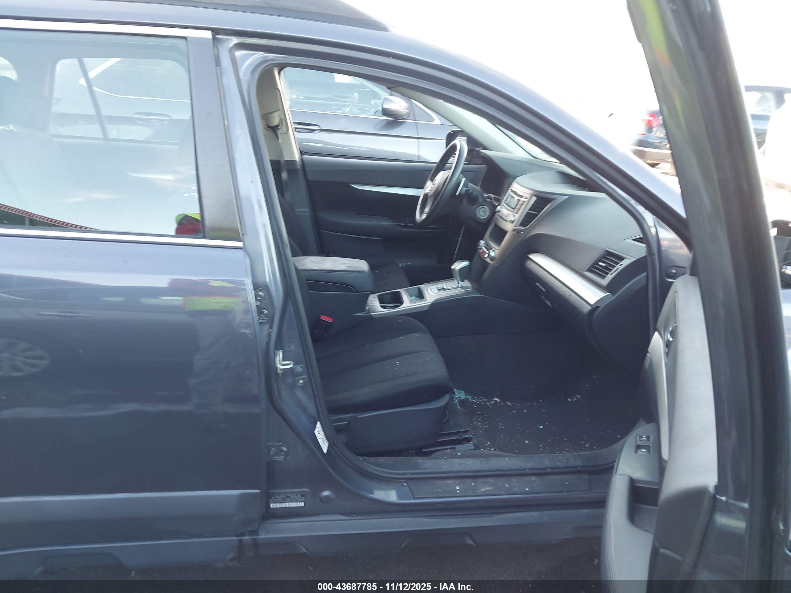 SUBARU OUTBACK image 5