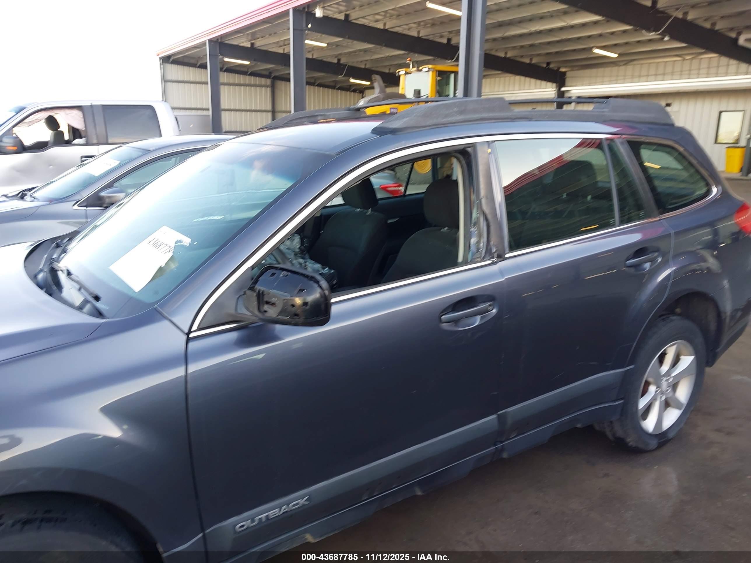 SUBARU OUTBACK image 6